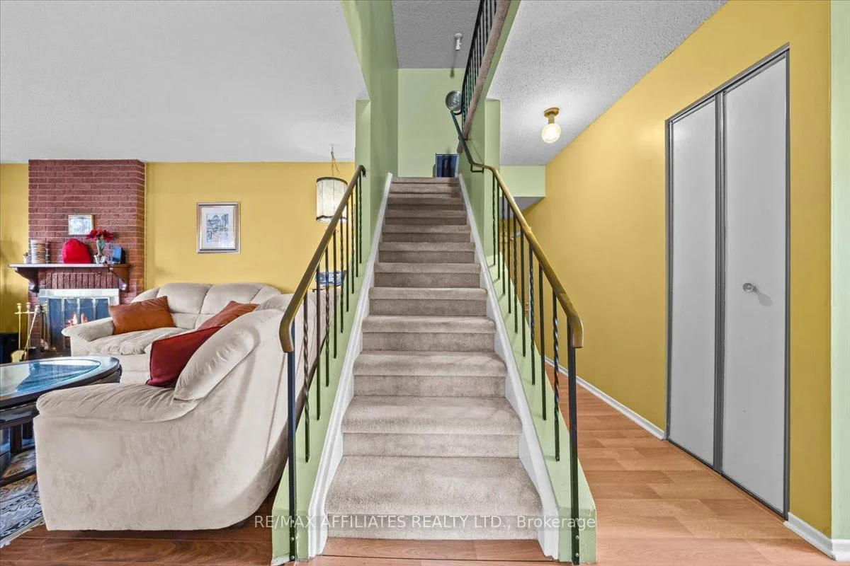 Photo 5 of 1093 St Lucia Place, Ottawa, Convent Glen North — HOMEH