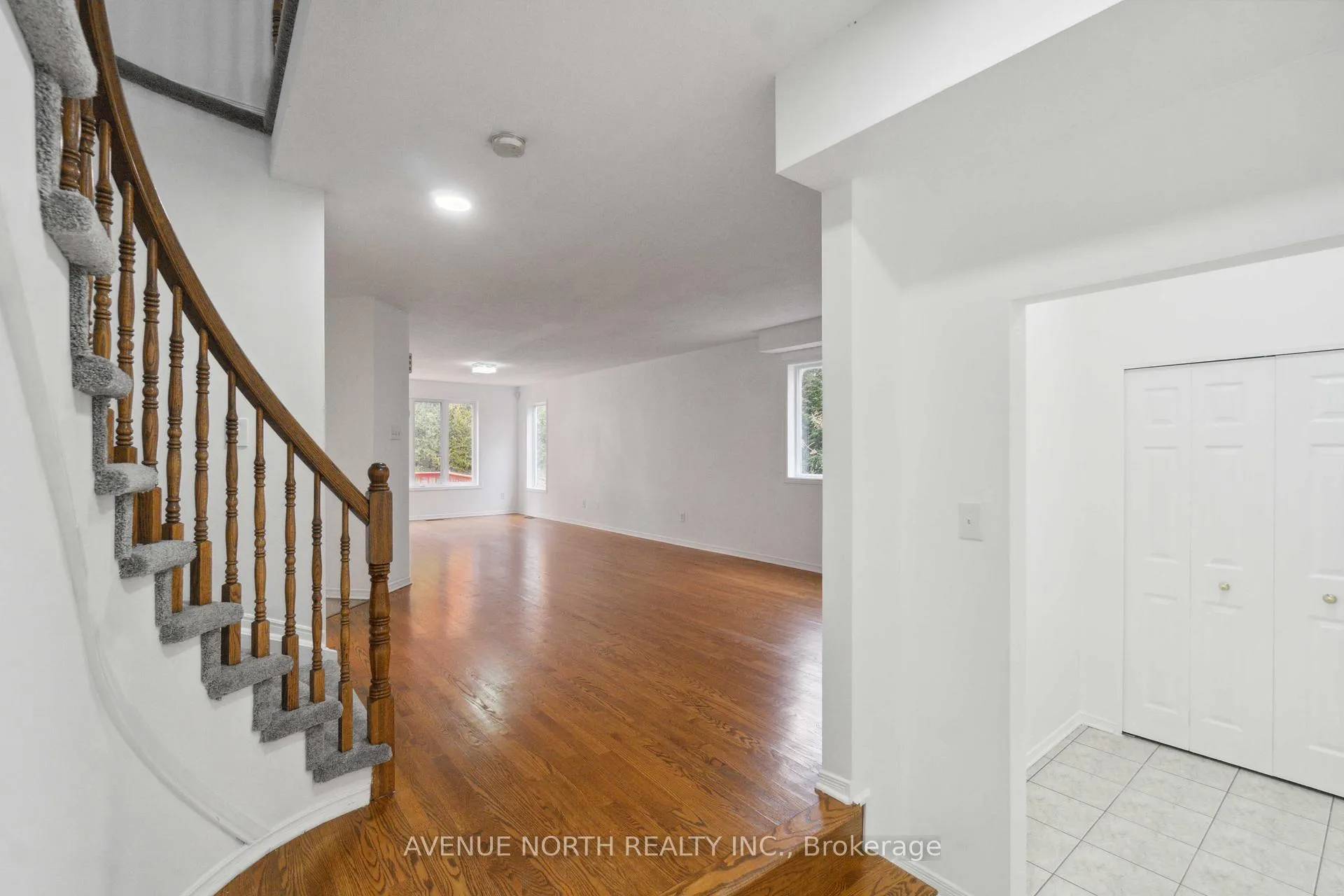 Photo 2 of 144 Carwood Circle, Ottawa, Carson Meadows — HOMEH