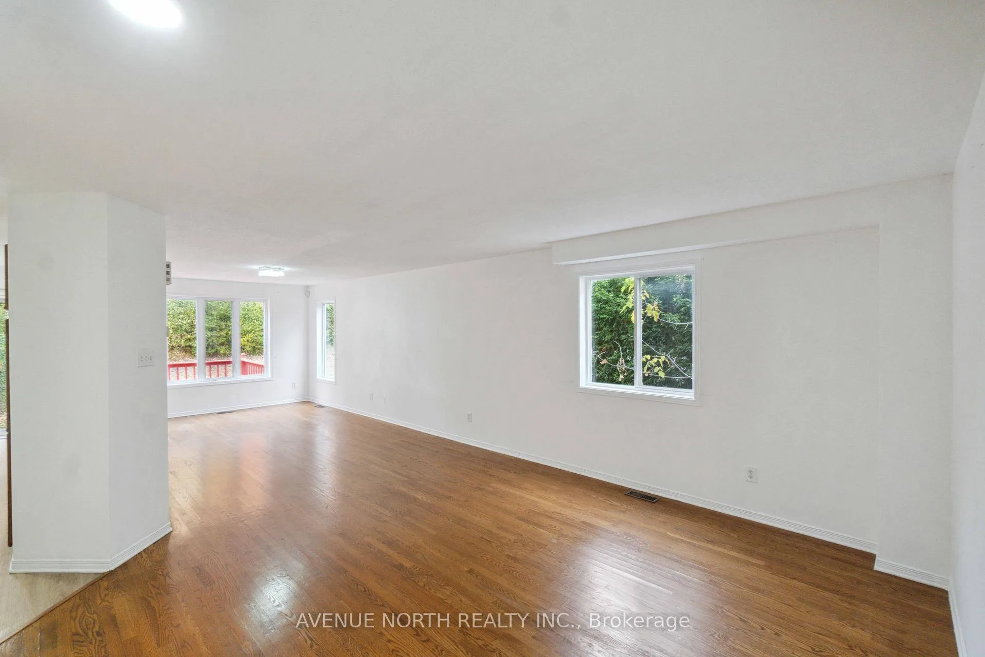 Photo 3 of 144 Carwood Circle, Ottawa, Carson Meadows — HOMEH