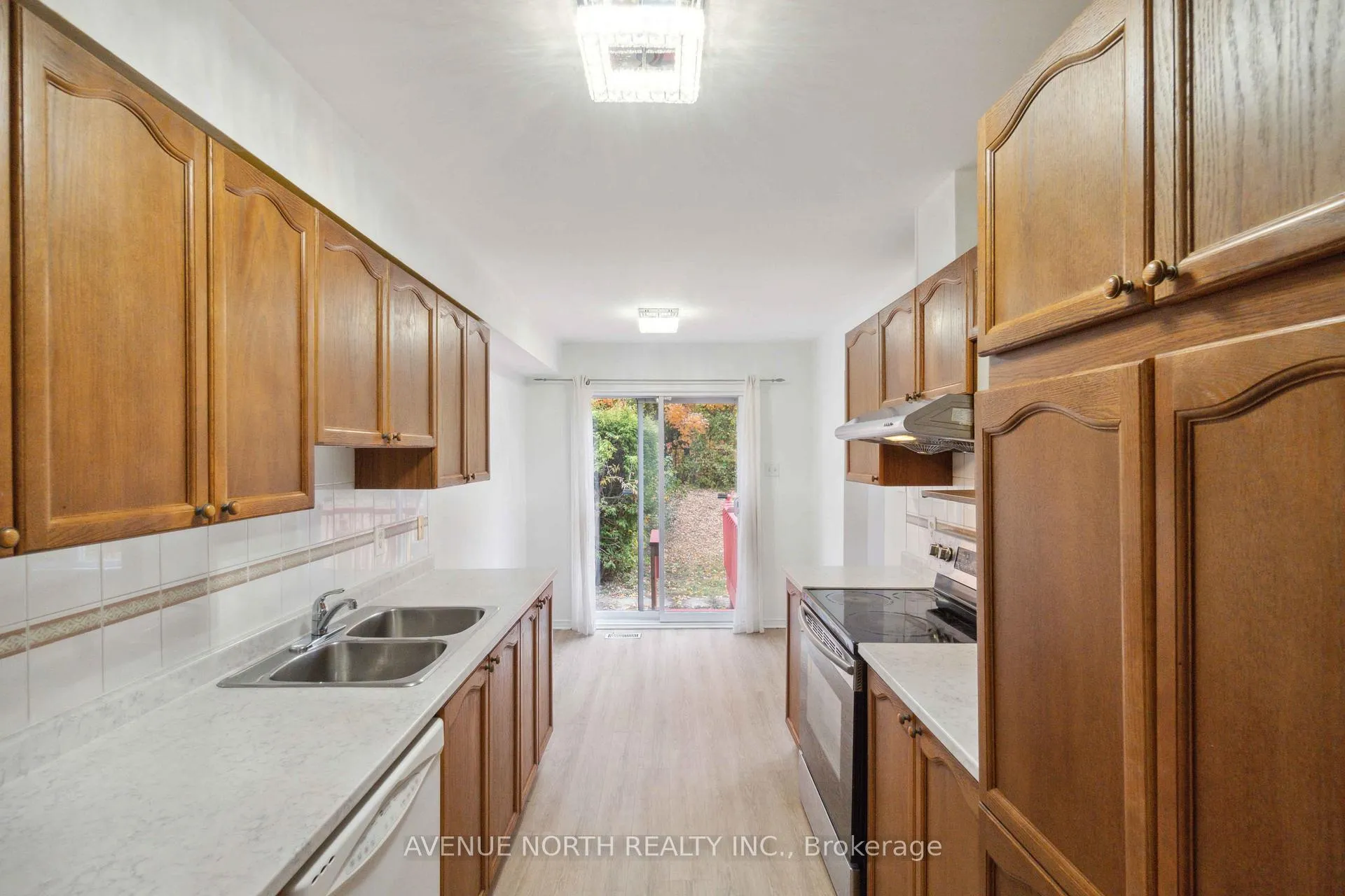 Photo 5 of 144 Carwood Circle, Ottawa, Carson Meadows — HOMEH