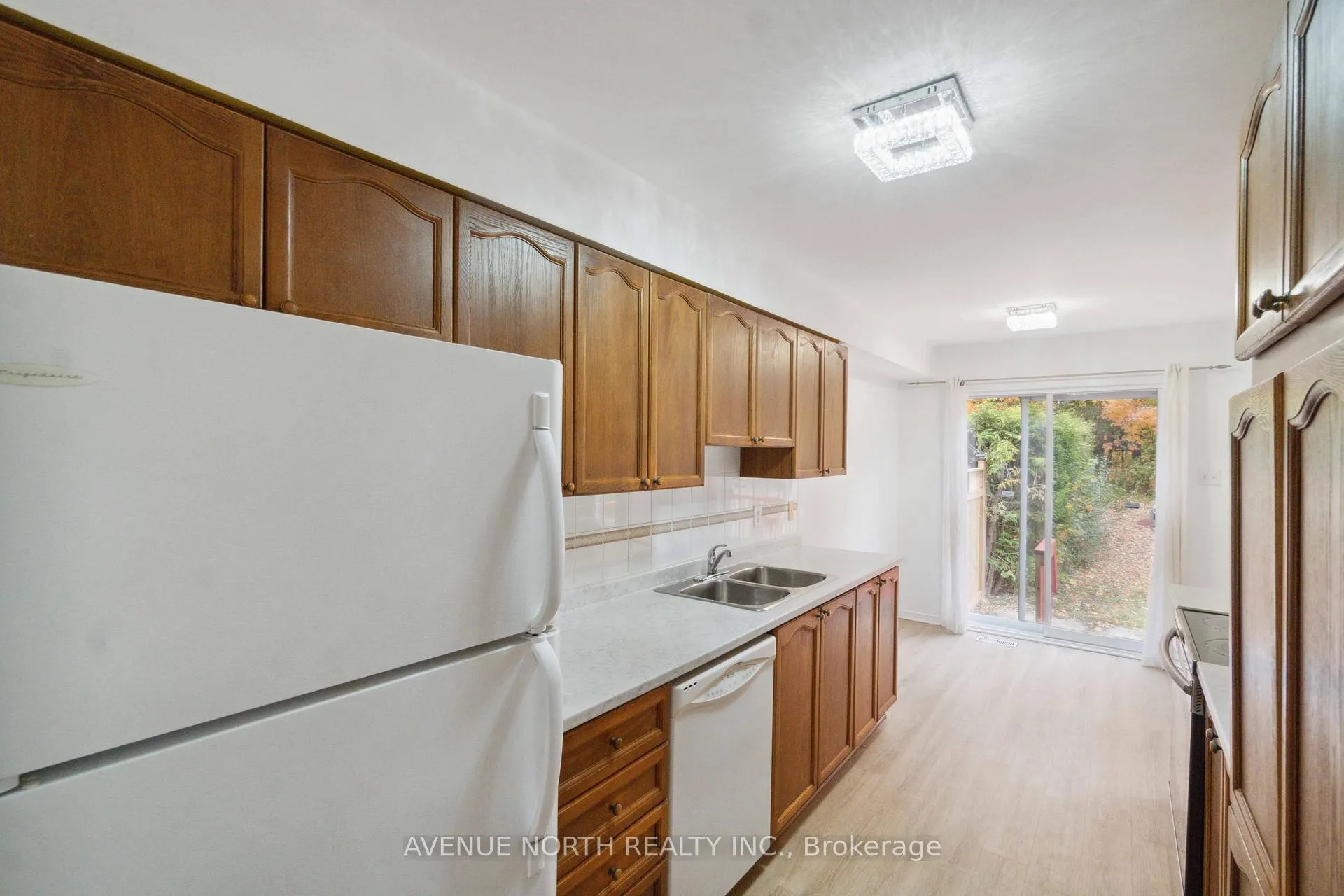 Photo 6 of 144 Carwood Circle, Ottawa, Carson Meadows — HOMEH