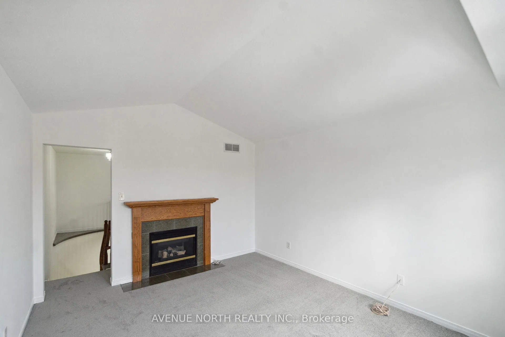 Photo 10 of 144 Carwood Circle, Ottawa, Carson Meadows — HOMEH