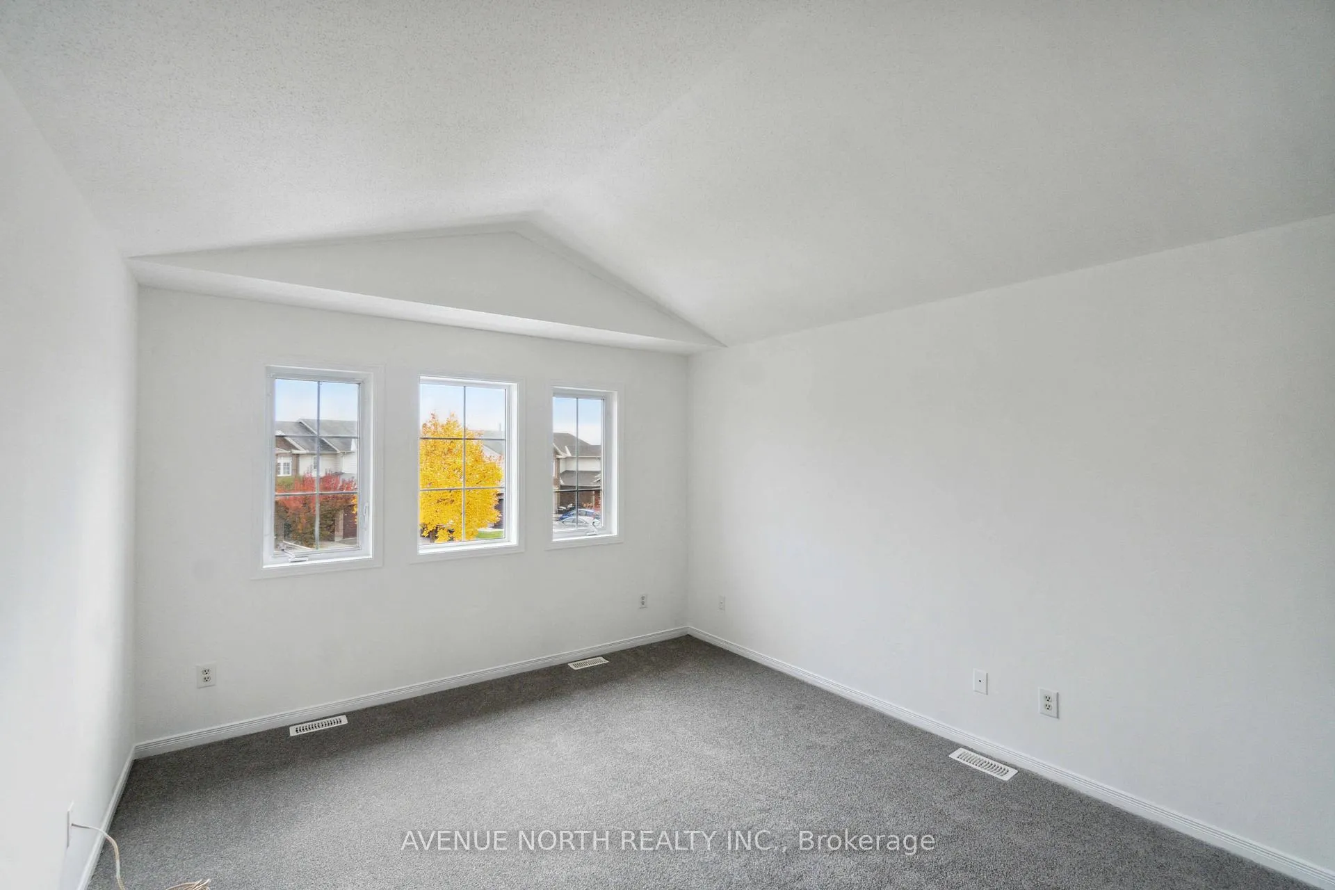 Photo 11 of 144 Carwood Circle, Ottawa, Carson Meadows — HOMEH