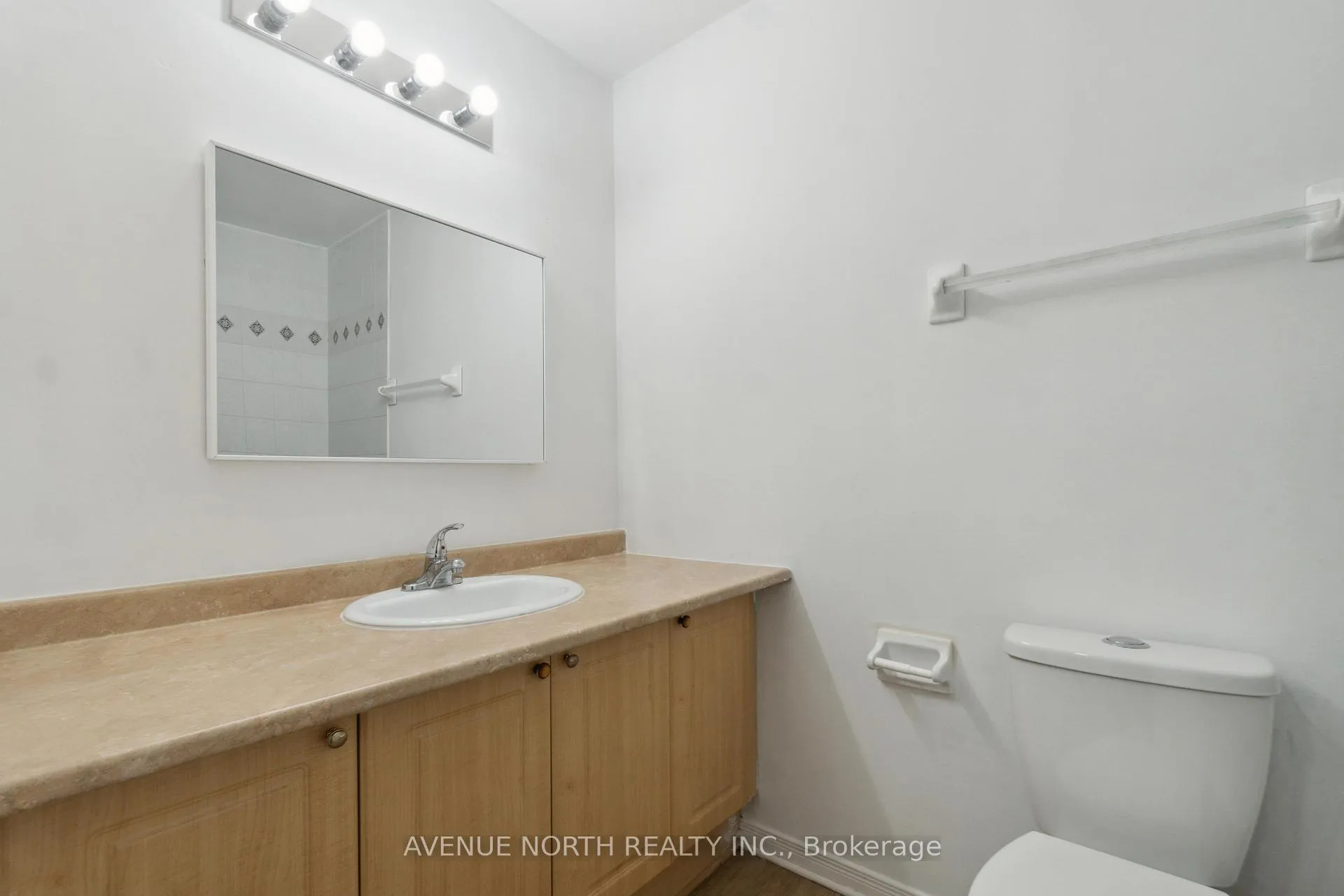 Photo 16 of 144 Carwood Circle, Ottawa, Carson Meadows — HOMEH