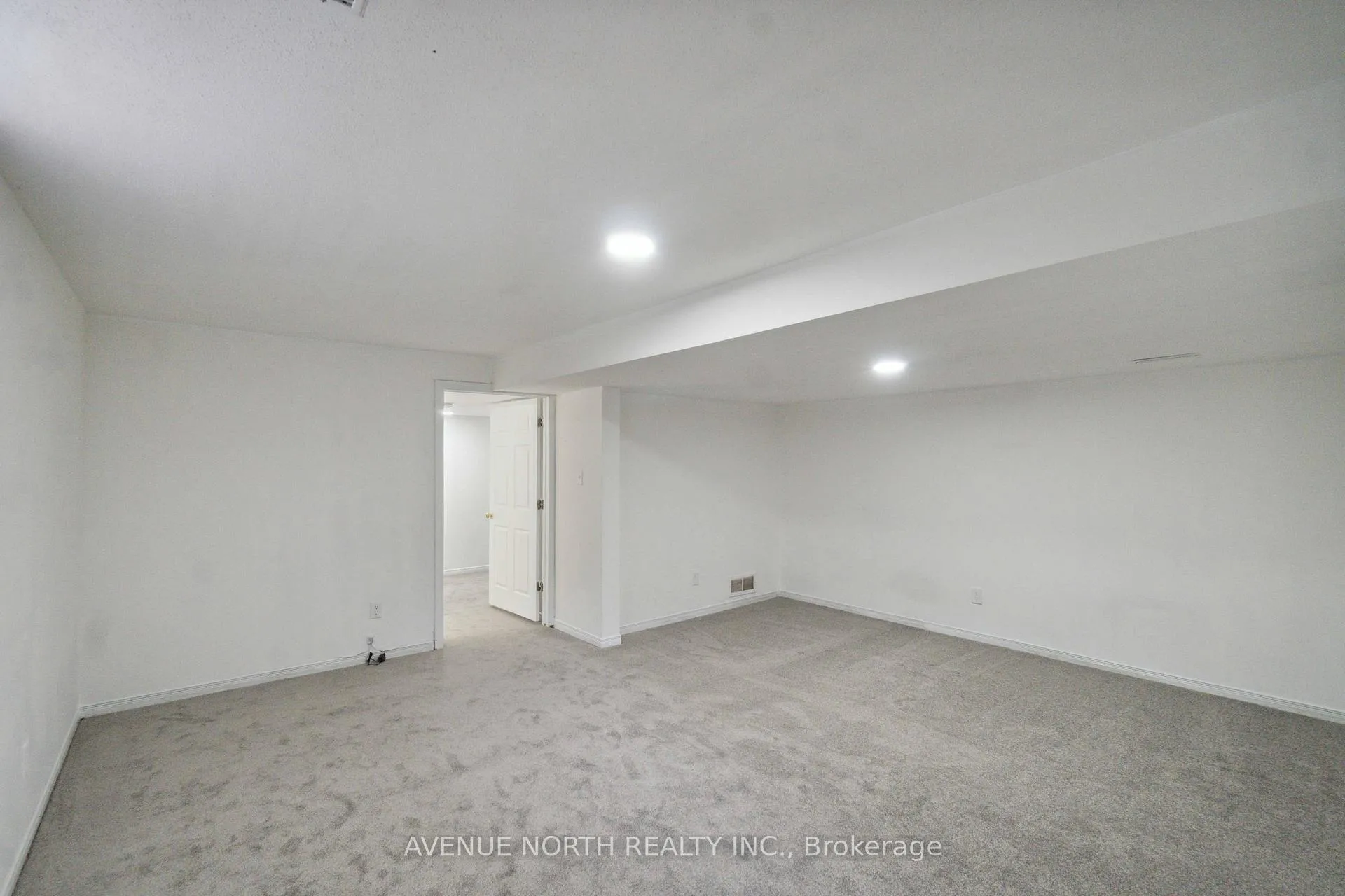 Photo 20 of 144 Carwood Circle, Ottawa, Carson Meadows — HOMEH