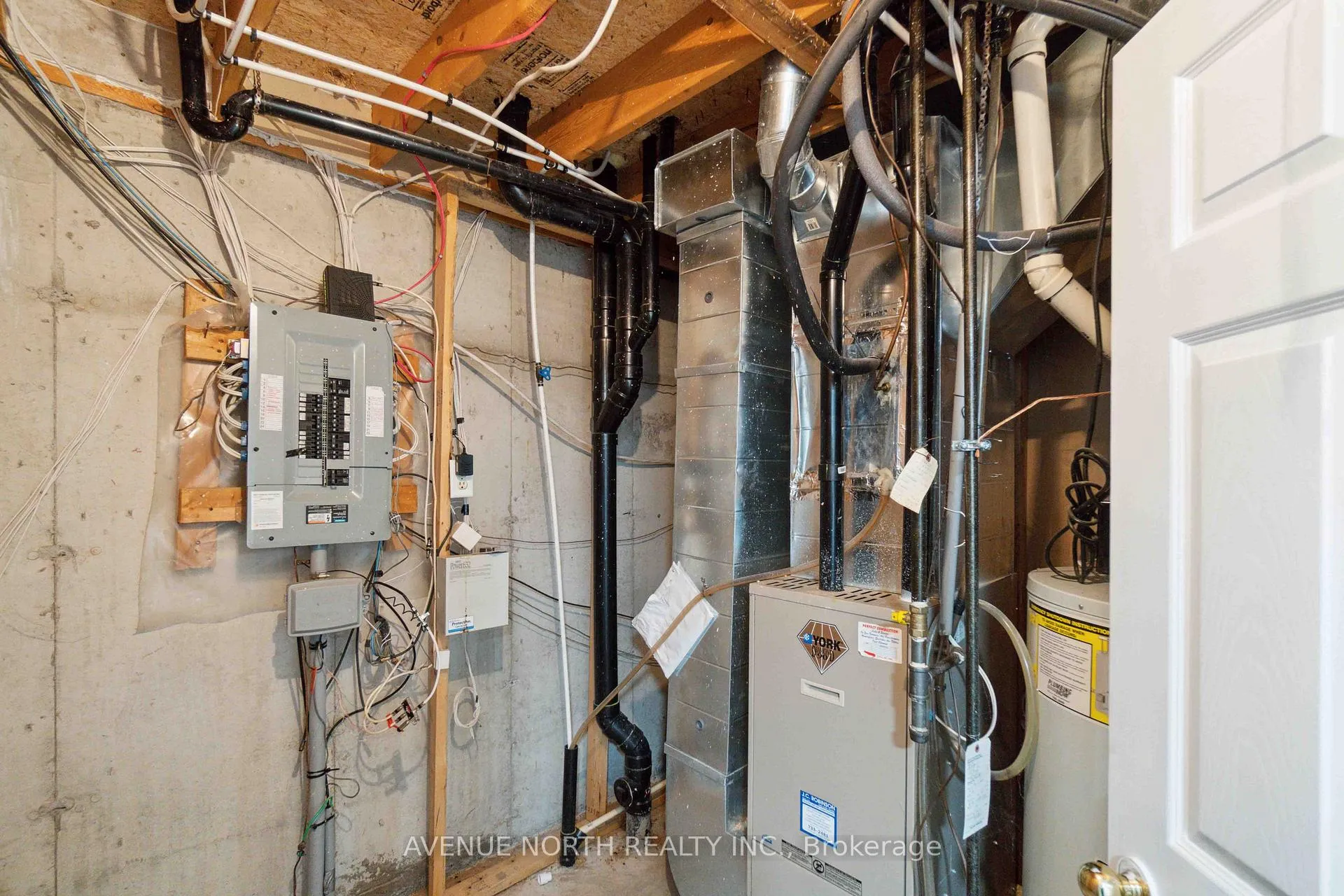 Photo 22 of 144 Carwood Circle, Ottawa, Carson Meadows — HOMEH