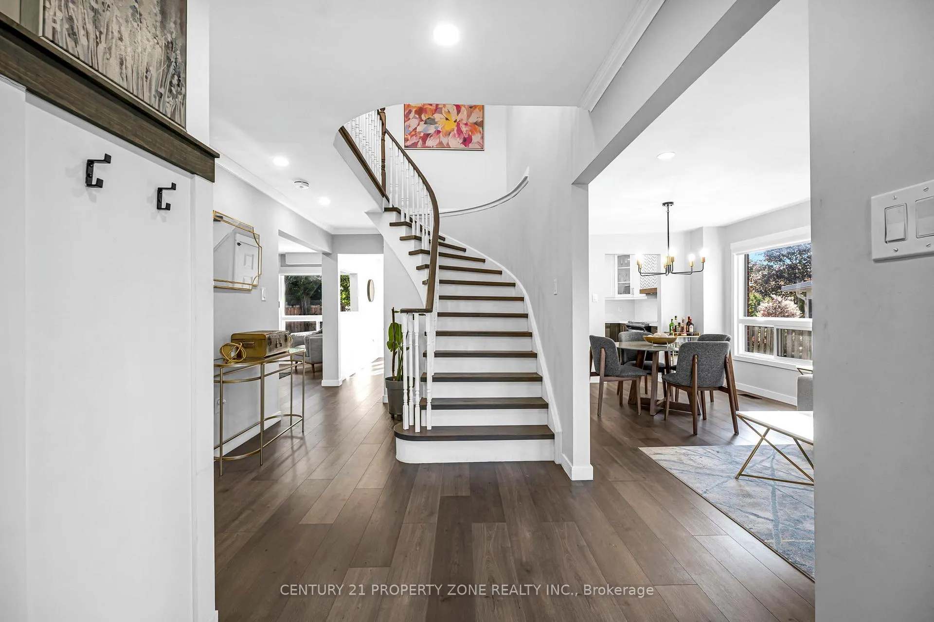 Photo 3 of 703 Mountjoy Court, Oshawa, Pinecrest — HOMEH