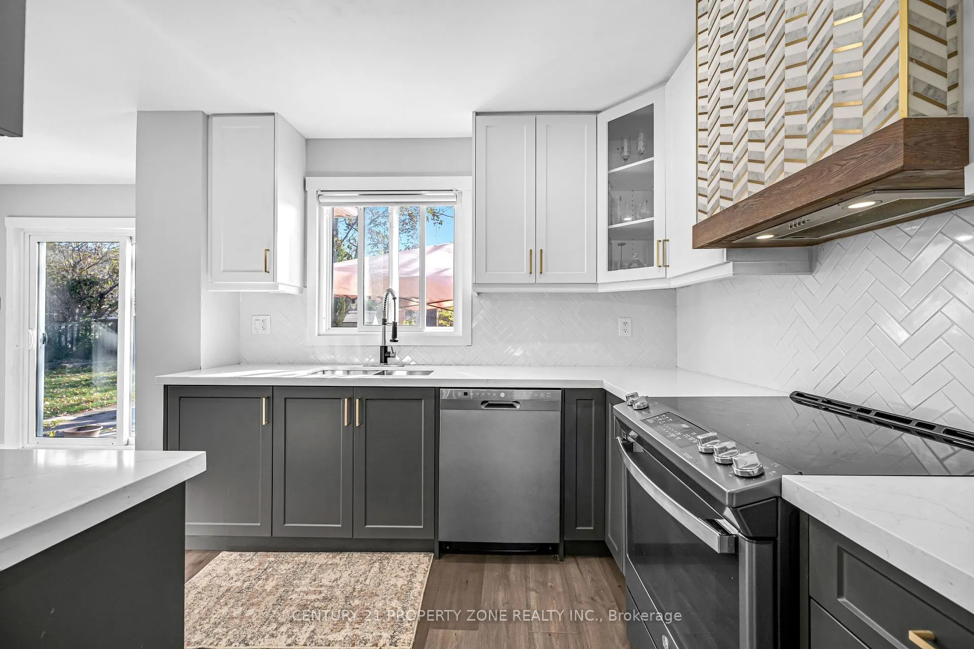 Photo 7 of 703 Mountjoy Court, Oshawa, Pinecrest — HOMEH