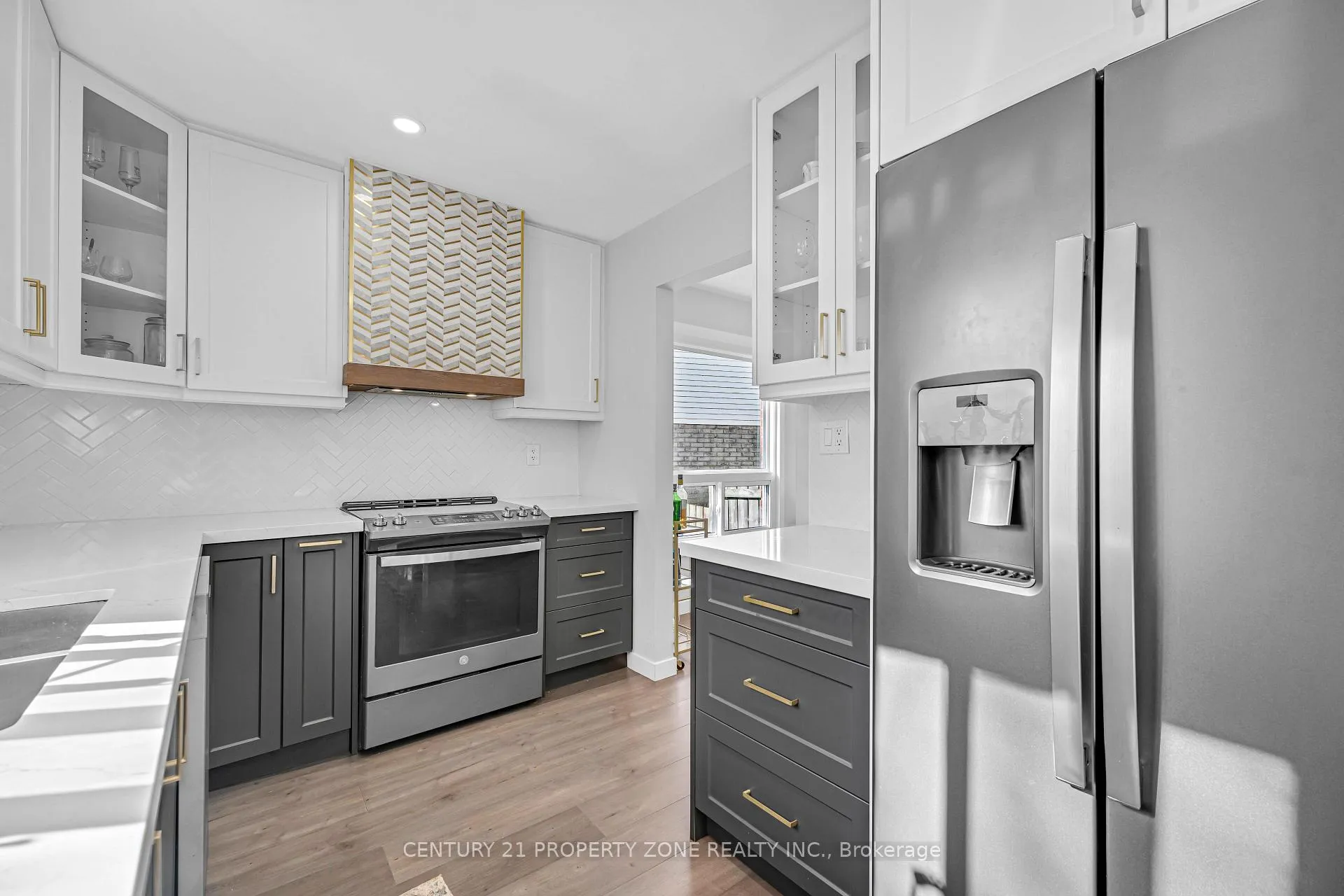 Photo 8 of 703 Mountjoy Court, Oshawa, Pinecrest — HOMEH