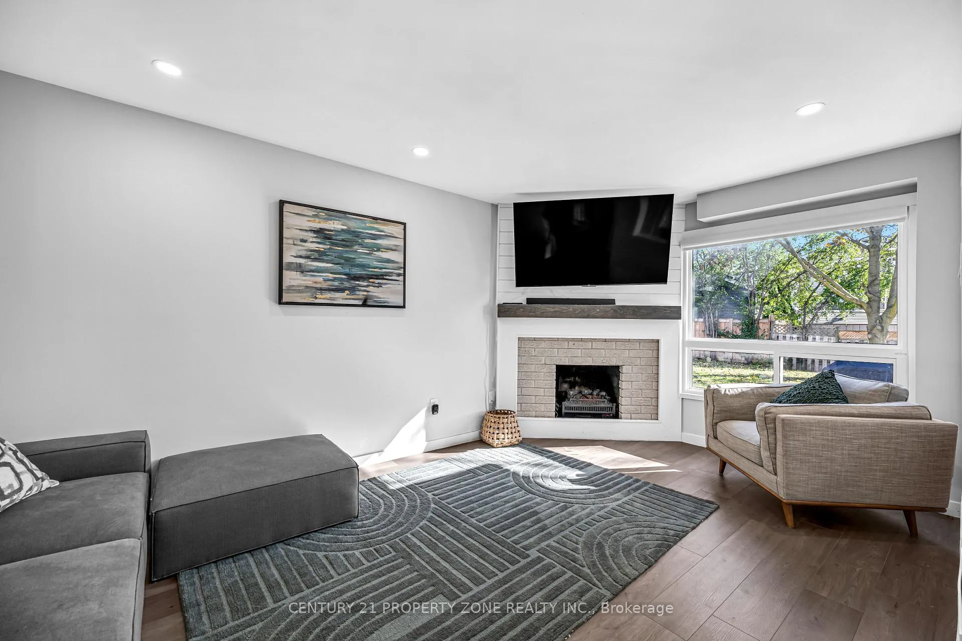 Photo 13 of 703 Mountjoy Court, Oshawa, Pinecrest — HOMEH