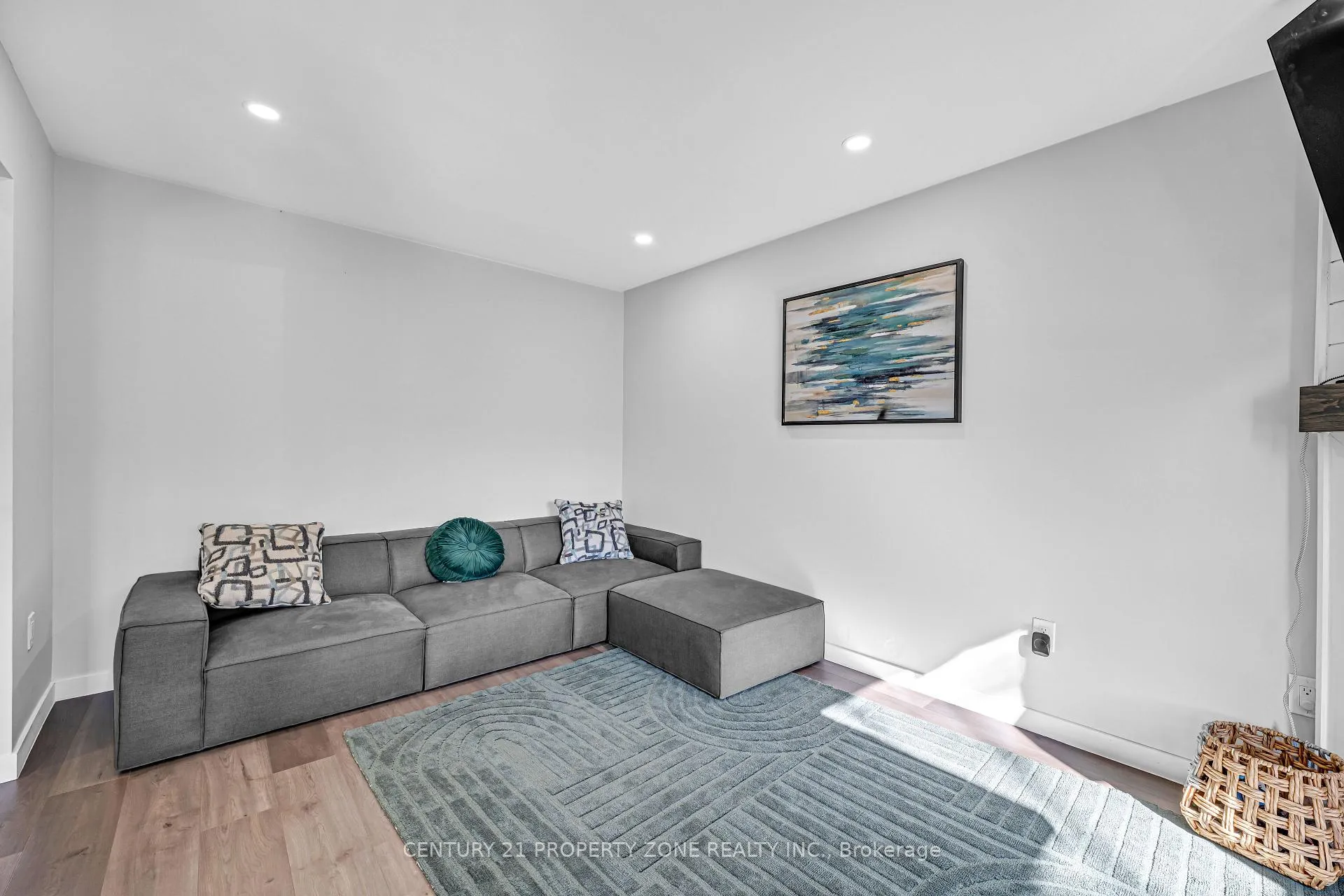Photo 14 of 703 Mountjoy Court, Oshawa, Pinecrest — HOMEH
