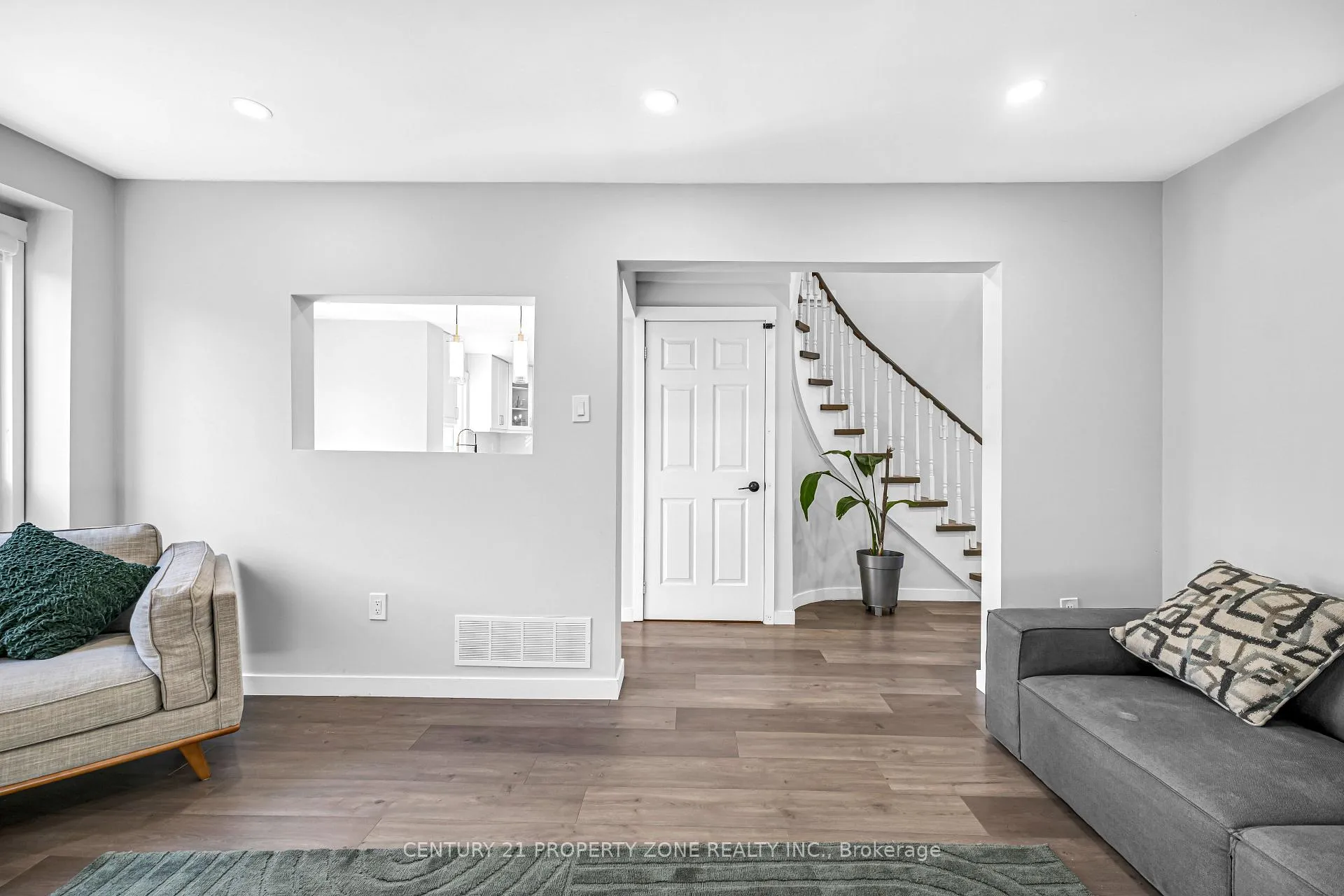Photo 15 of 703 Mountjoy Court, Oshawa, Pinecrest — HOMEH