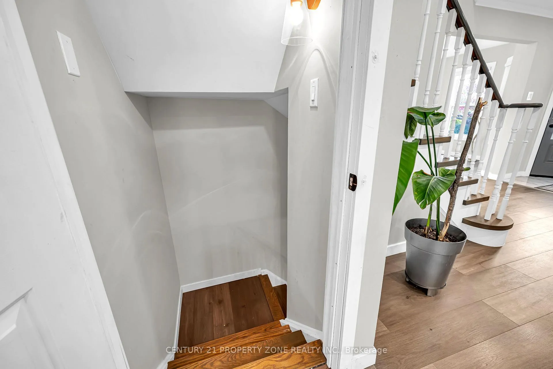 Photo 32 of 703 Mountjoy Court, Oshawa, Pinecrest — HOMEH