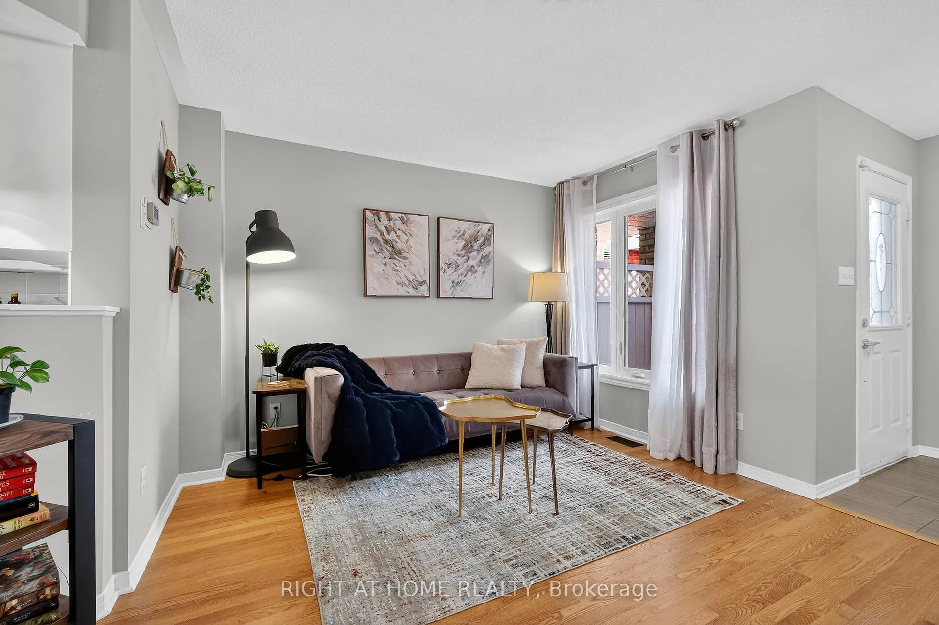Photo 4 of 812 Nesting Way, Ottawa, Fallingbrook/Gardenway South — HOMEH
