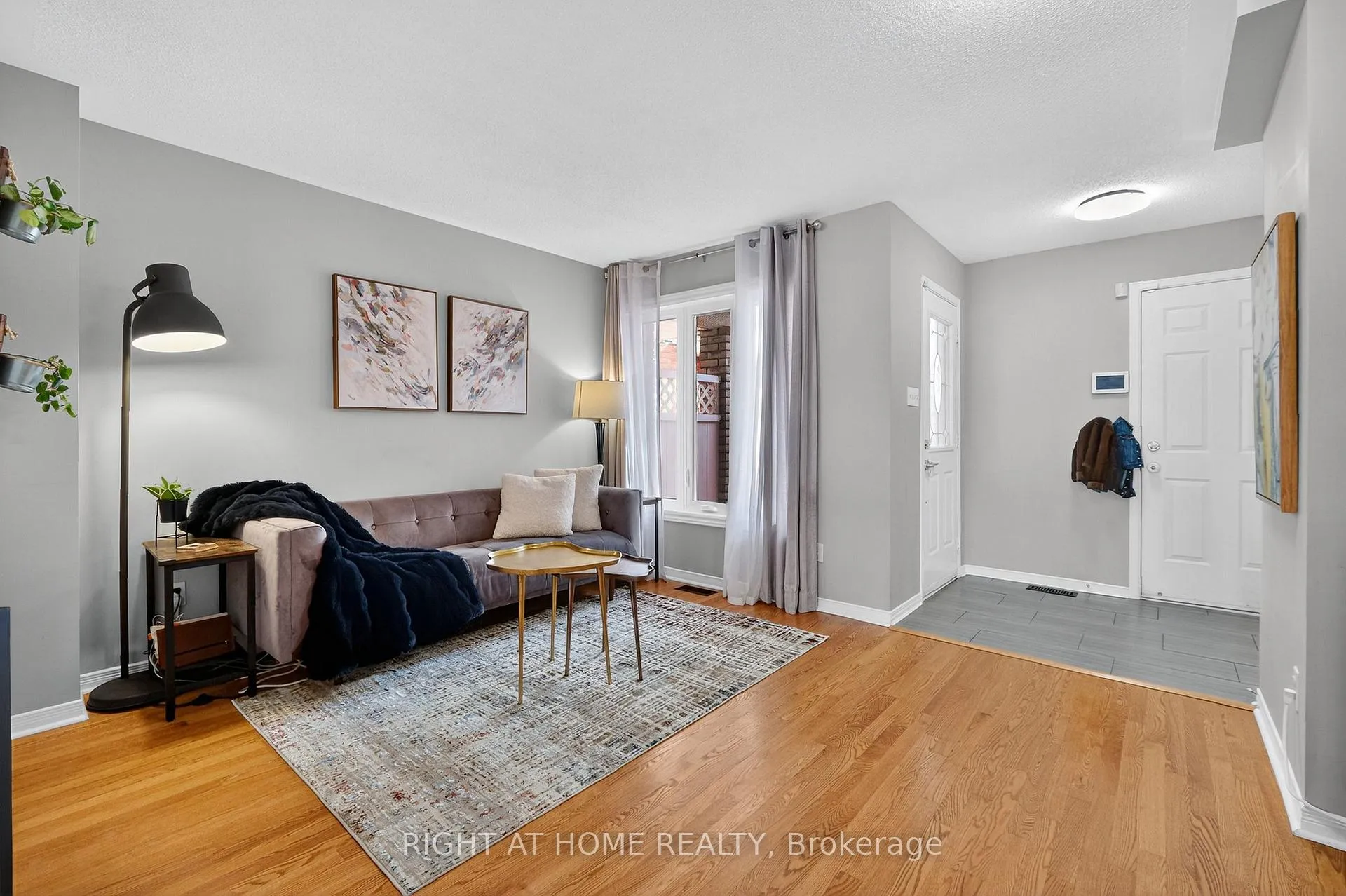 Photo 5 of 812 Nesting Way, Ottawa, Fallingbrook/Gardenway South — HOMEH