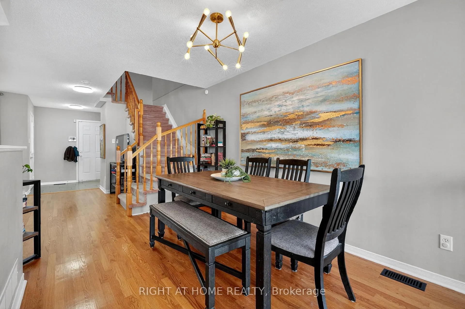 Photo 8 of 812 Nesting Way, Ottawa, Fallingbrook/Gardenway South — HOMEH