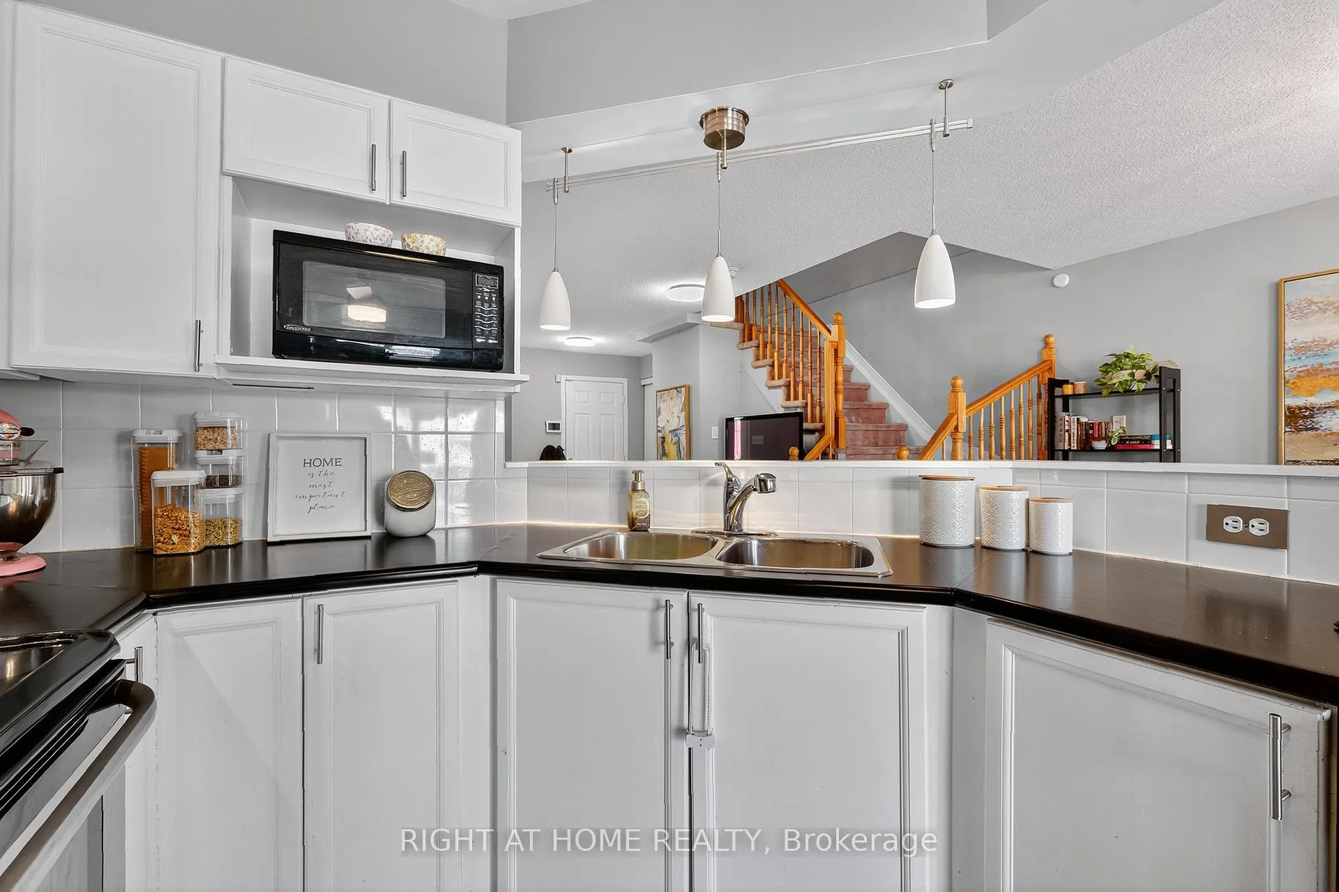 Photo 10 of 812 Nesting Way, Ottawa, Fallingbrook/Gardenway South — HOMEH