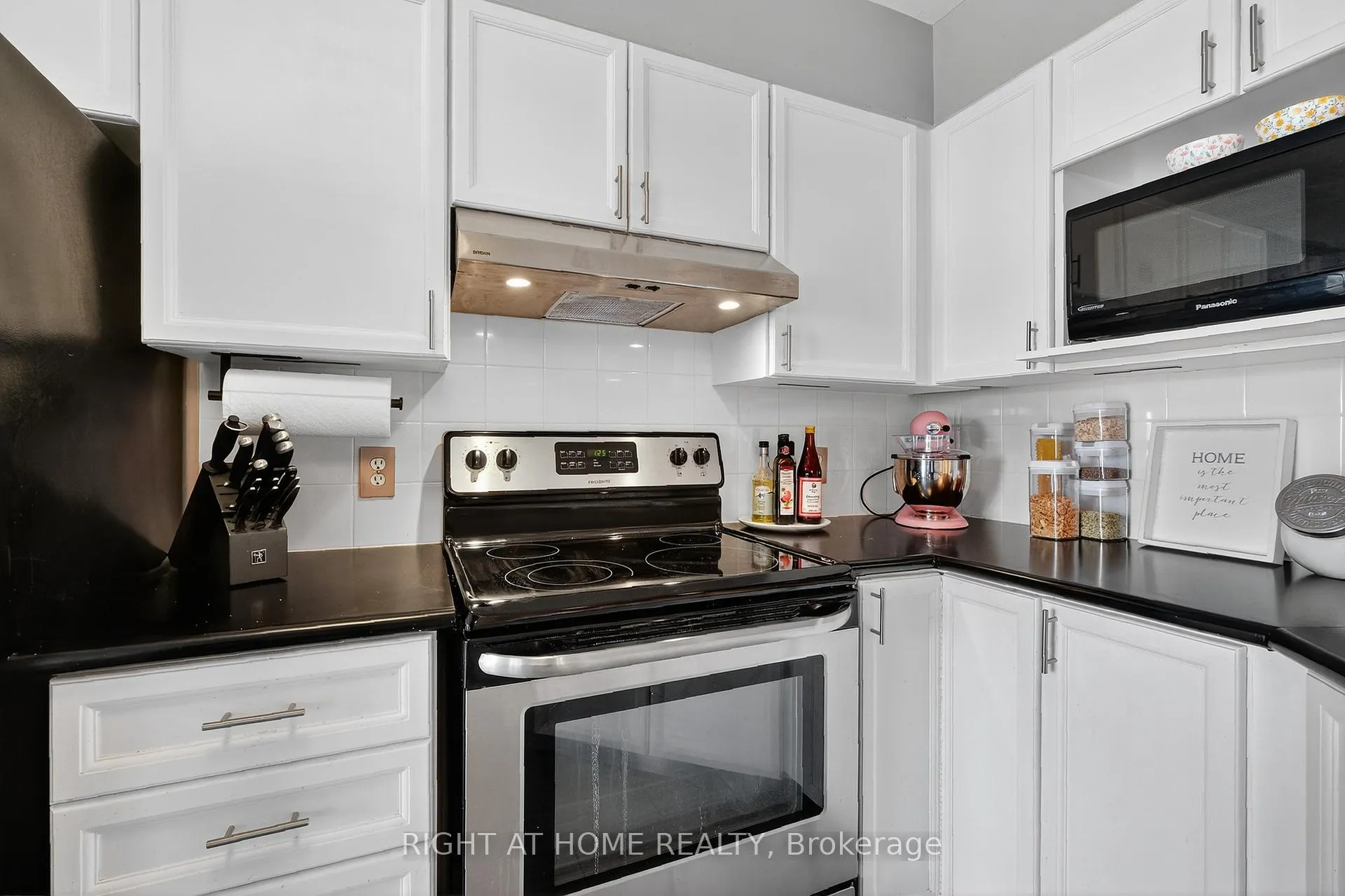 Photo 11 of 812 Nesting Way, Ottawa, Fallingbrook/Gardenway South — HOMEH