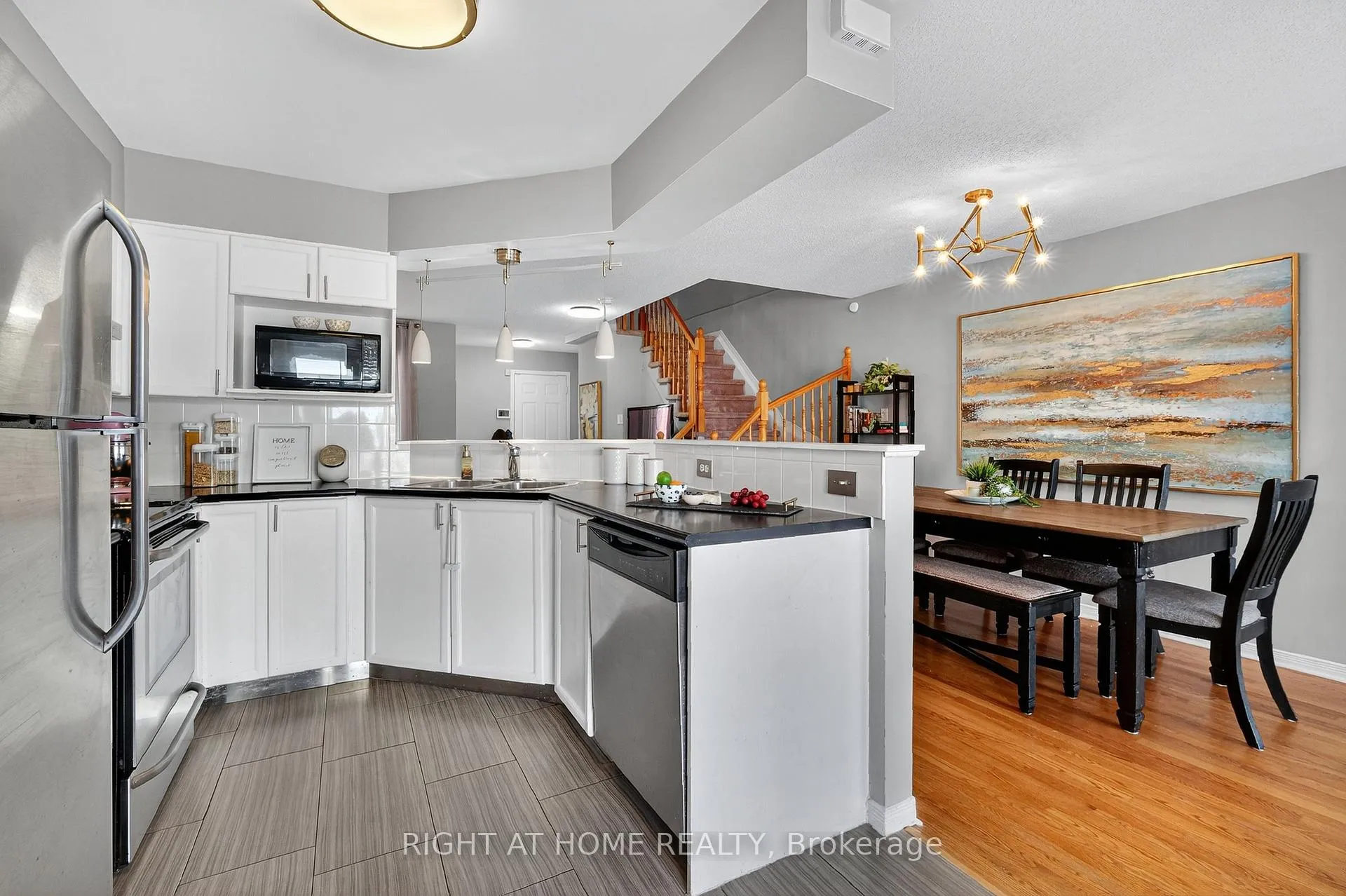Photo 12 of 812 Nesting Way, Ottawa, Fallingbrook/Gardenway South — HOMEH