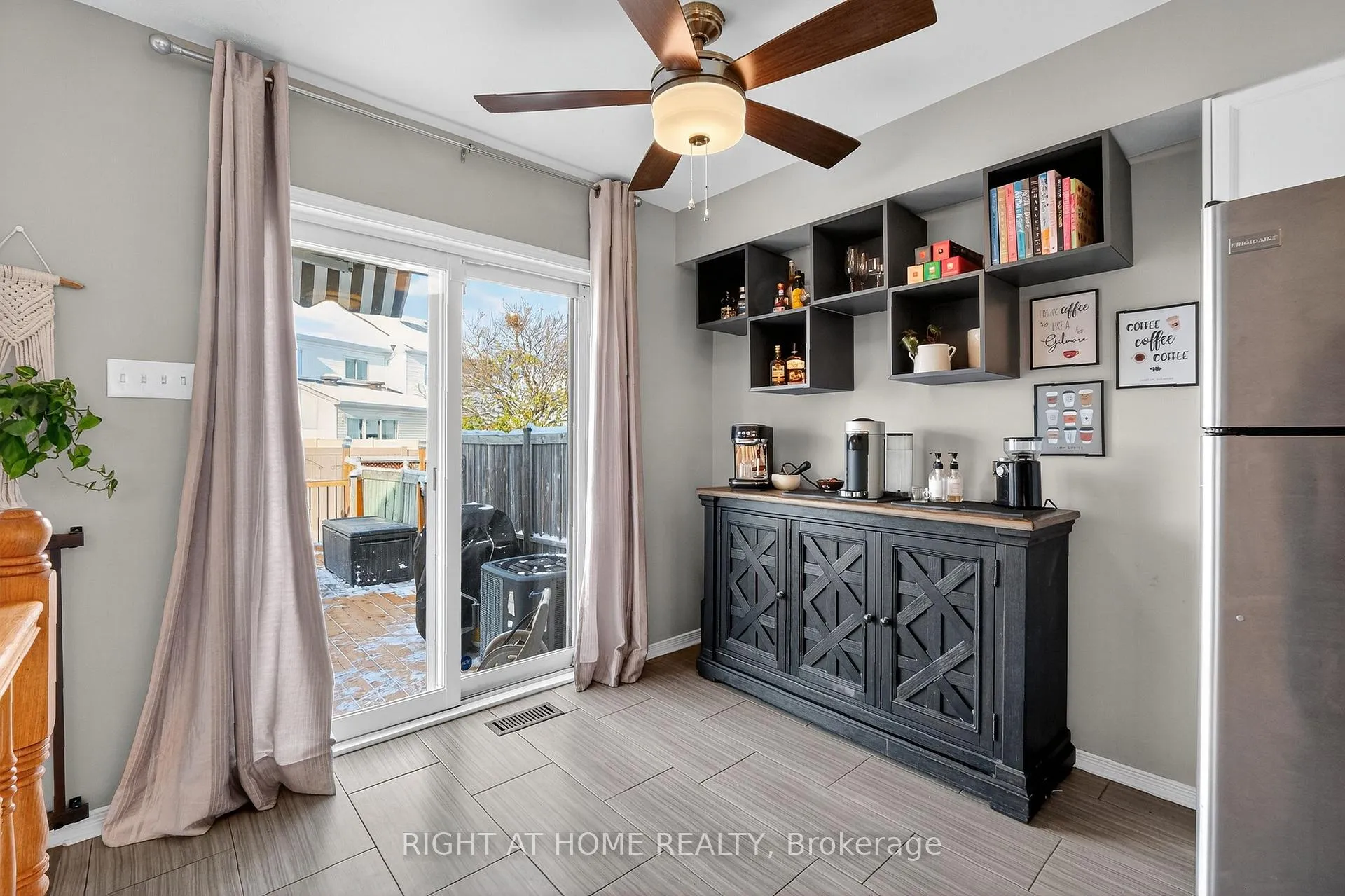 Photo 13 of 812 Nesting Way, Ottawa, Fallingbrook/Gardenway South — HOMEH