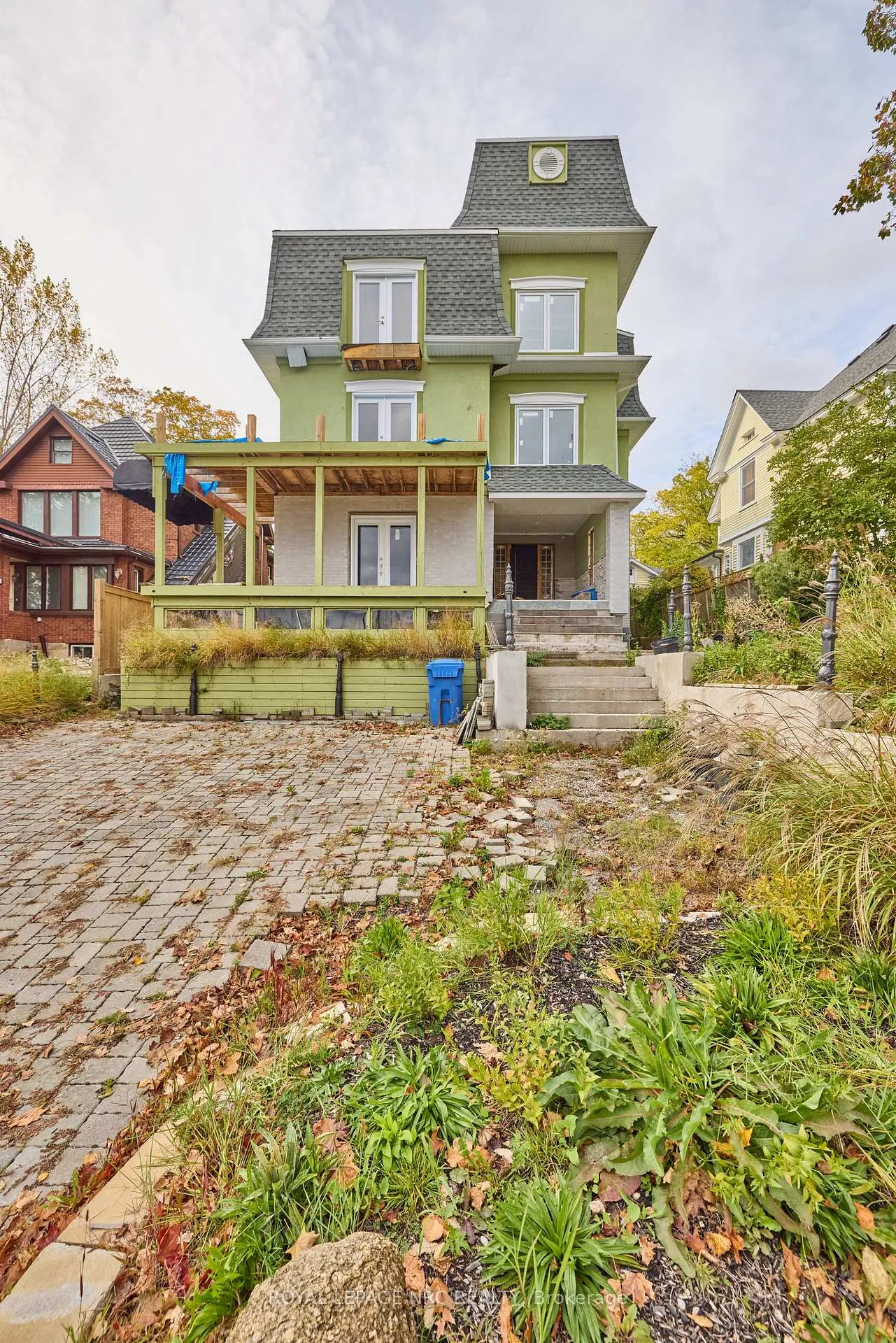 Photo 2 of 5427 River Road, Niagara Falls, Downtown — HOMEH