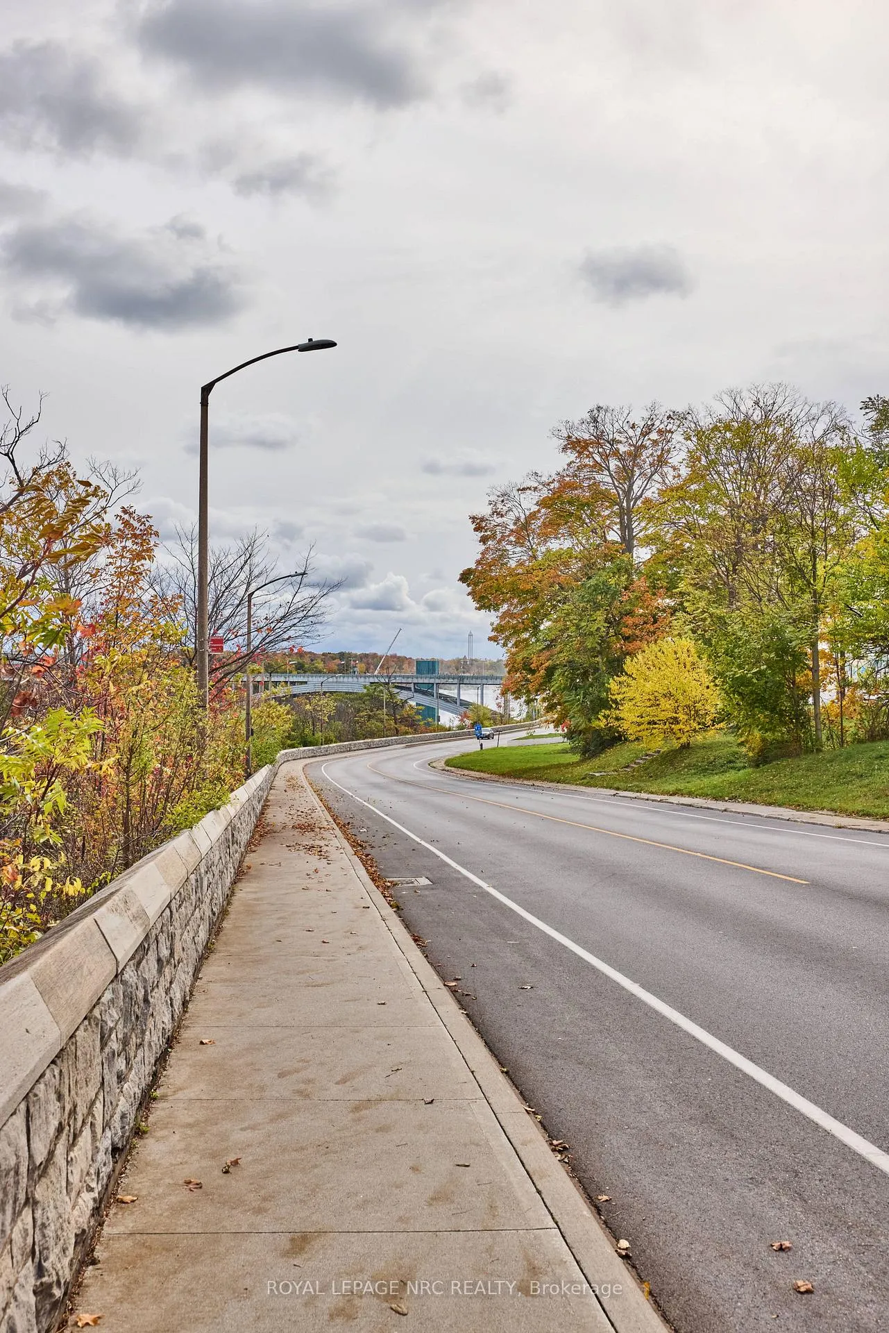Photo 4 of 5427 River Road, Niagara Falls, Downtown — HOMEH
