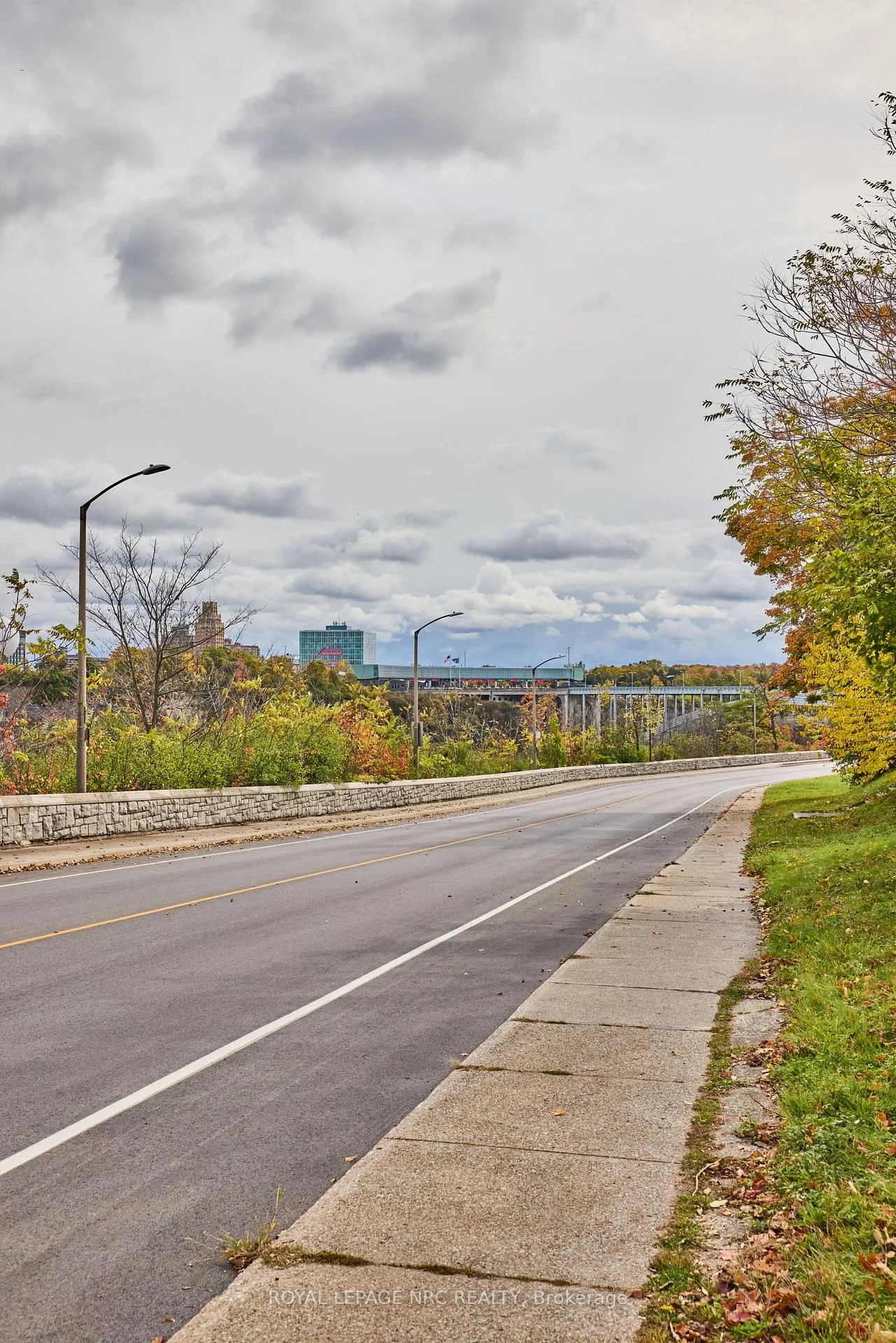 Photo 6 of 5427 River Road, Niagara Falls, Downtown — HOMEH