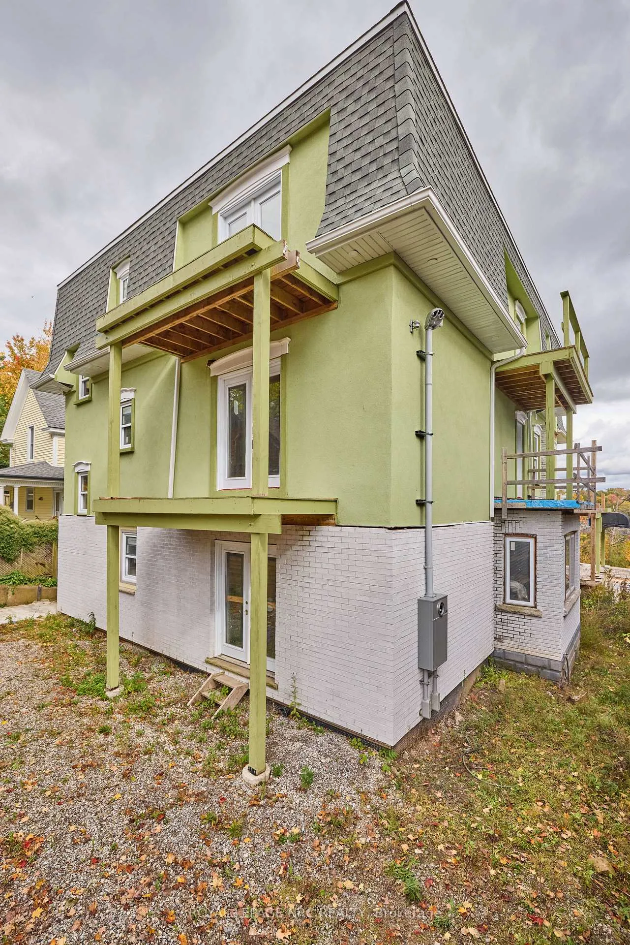 Photo 9 of 5427 River Road, Niagara Falls, Downtown — HOMEH