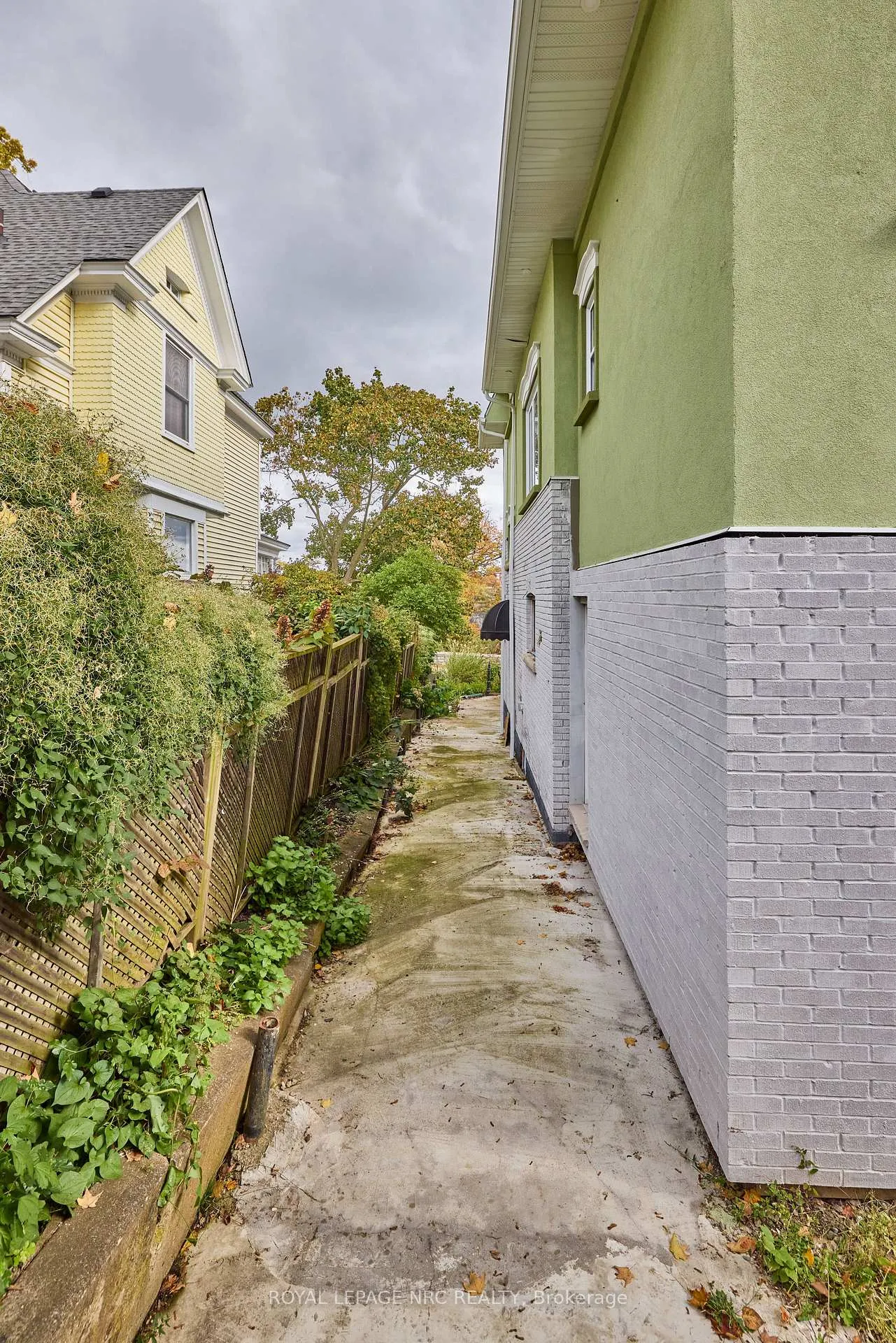Photo 13 of 5427 River Road, Niagara Falls, Downtown — HOMEH