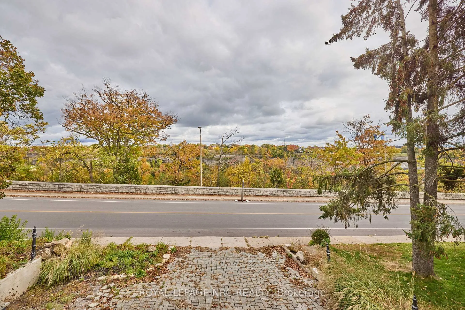 Photo 26 of 5427 River Road, Niagara Falls, Downtown — HOMEH