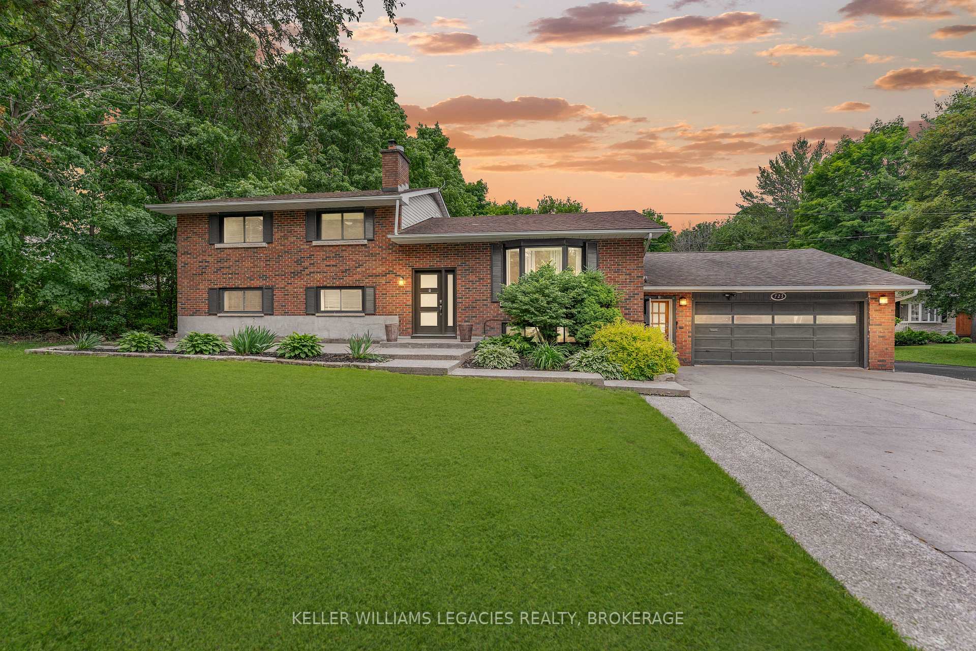 Photo 1 of 725 Tacoma Crescent, Kingston, South of Taylor-Kidd Blvd — HOMEH