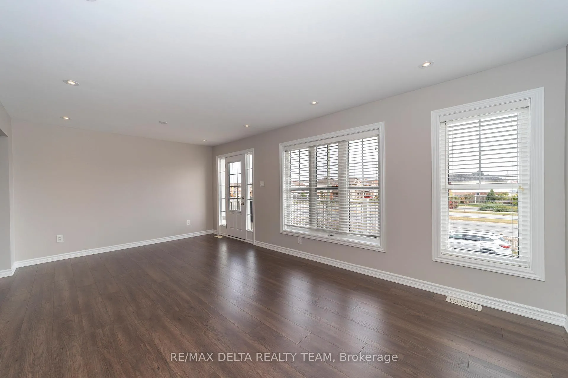 Photo 5 of 351 Sweetfern Crescent, Ottawa, Avalon West — HOMEH