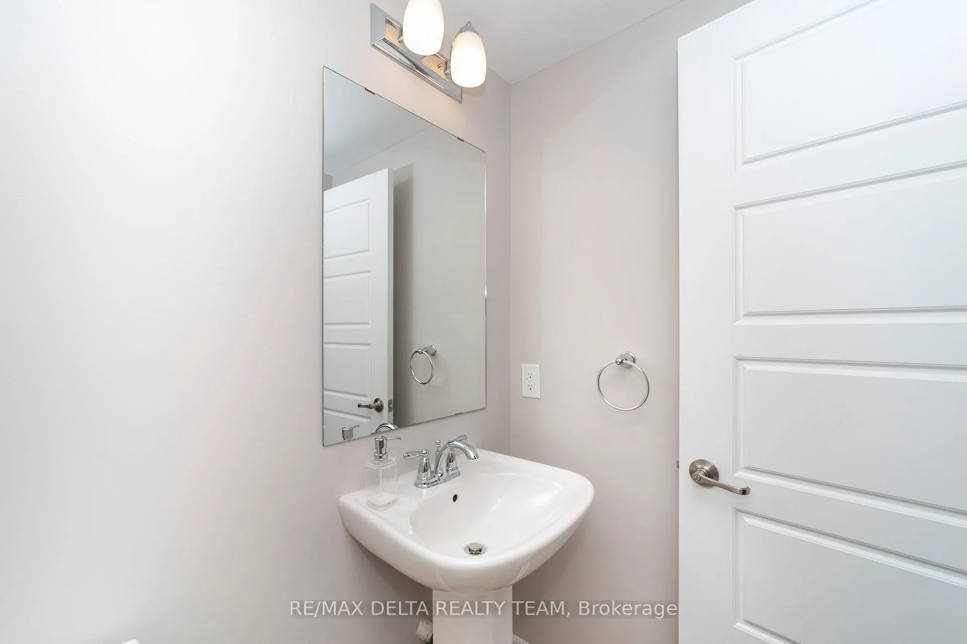 Photo 11 of 351 Sweetfern Crescent, Ottawa, Avalon West — HOMEH