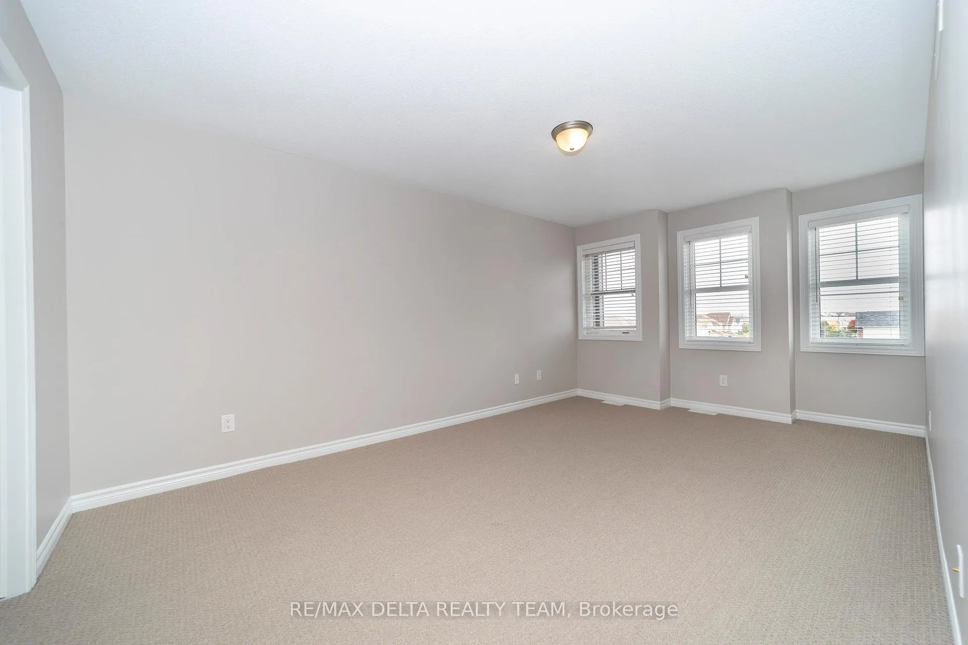 Photo 12 of 351 Sweetfern Crescent, Ottawa, Avalon West — HOMEH