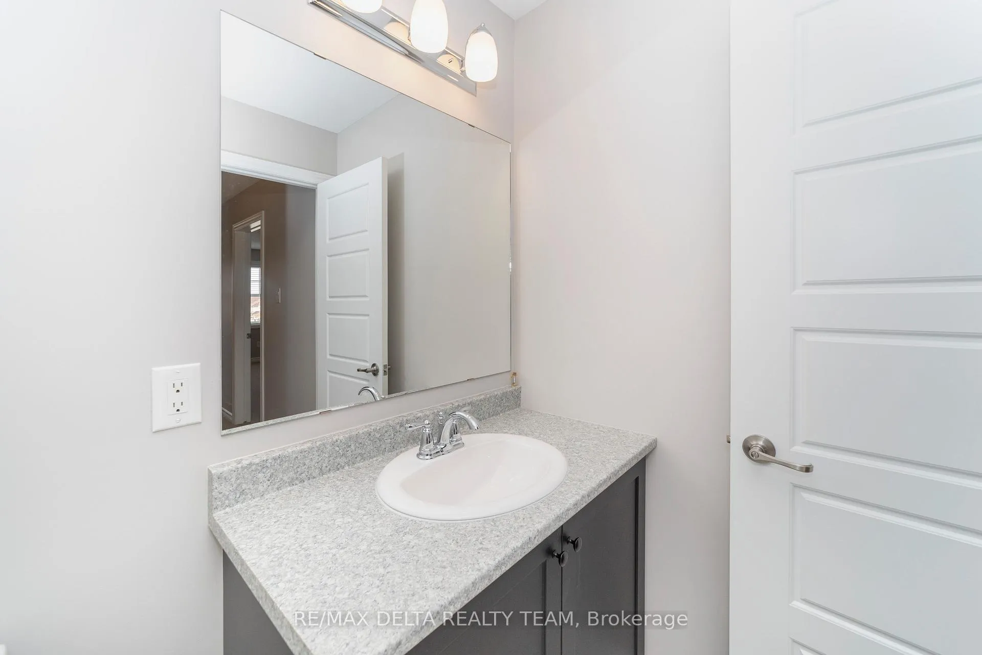 Photo 18 of 351 Sweetfern Crescent, Ottawa, Avalon West — HOMEH