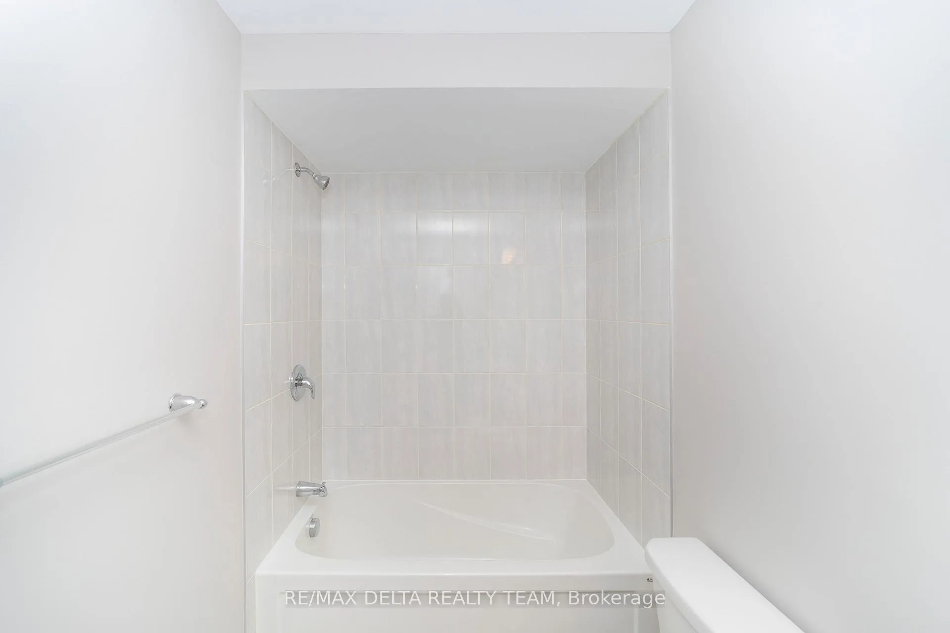 Photo 19 of 351 Sweetfern Crescent, Ottawa, Avalon West — HOMEH