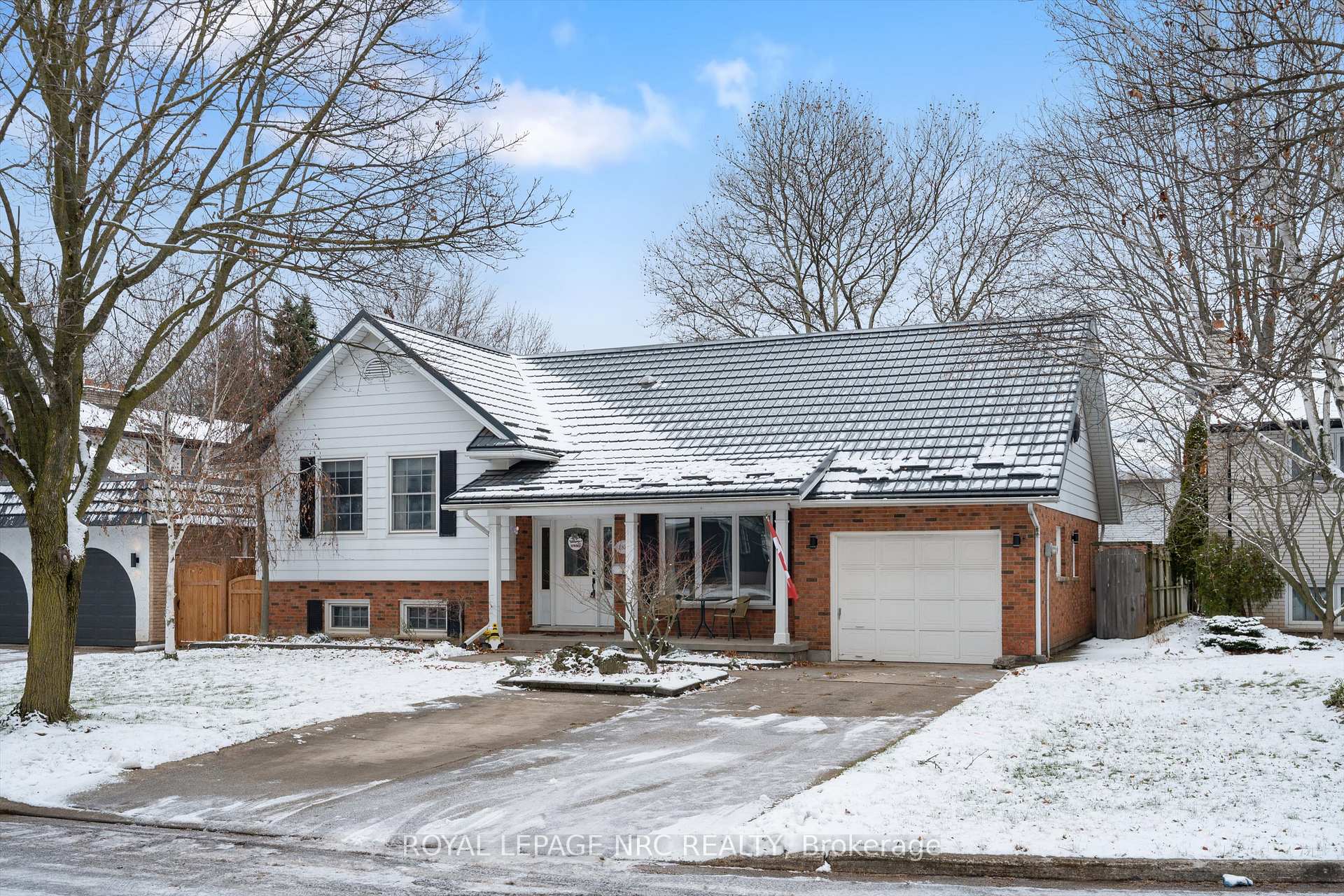 Photo 1 of 2821 Solar Crescent, Niagara Falls, Stamford — HOMEH
