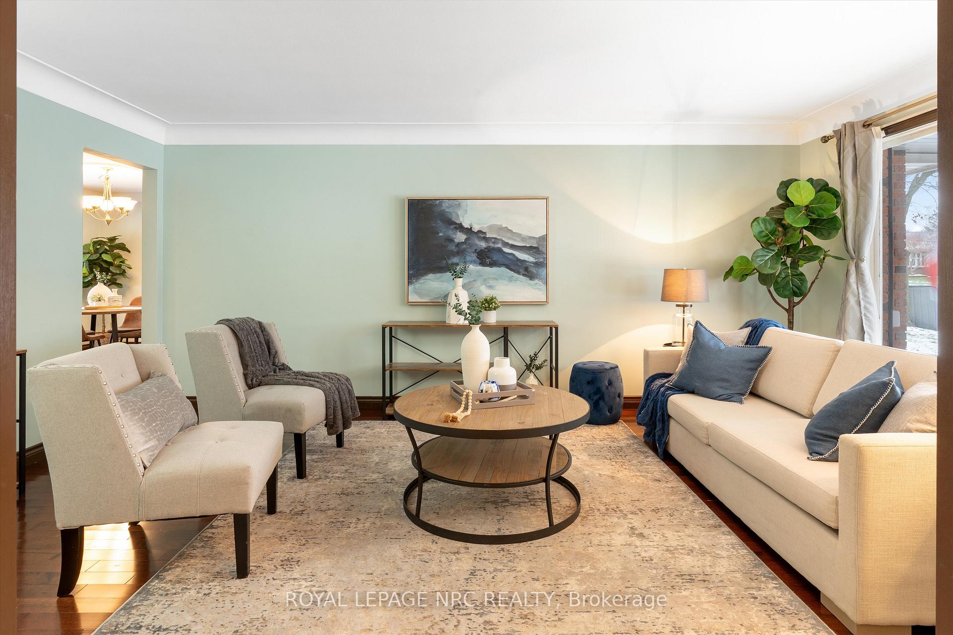 Photo 4 of 2821 Solar Crescent, Niagara Falls, Stamford — HOMEH