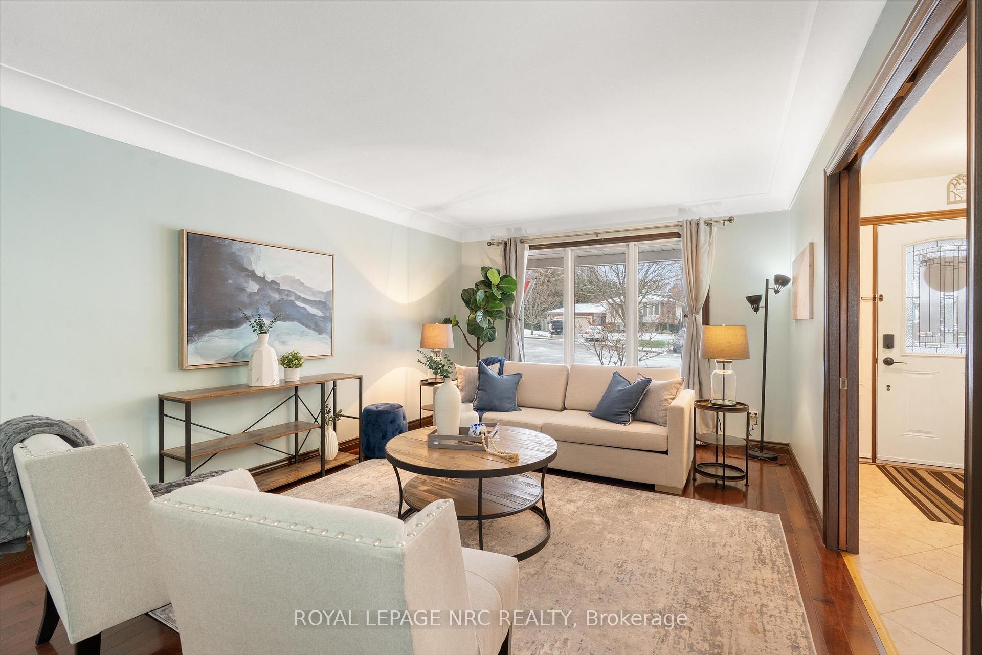 Photo 6 of 2821 Solar Crescent, Niagara Falls, Stamford — HOMEH