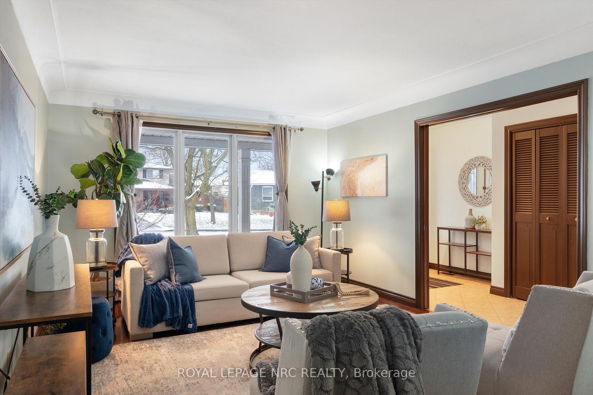 Photo 7 of 2821 Solar Crescent, Niagara Falls, Stamford — HOMEH