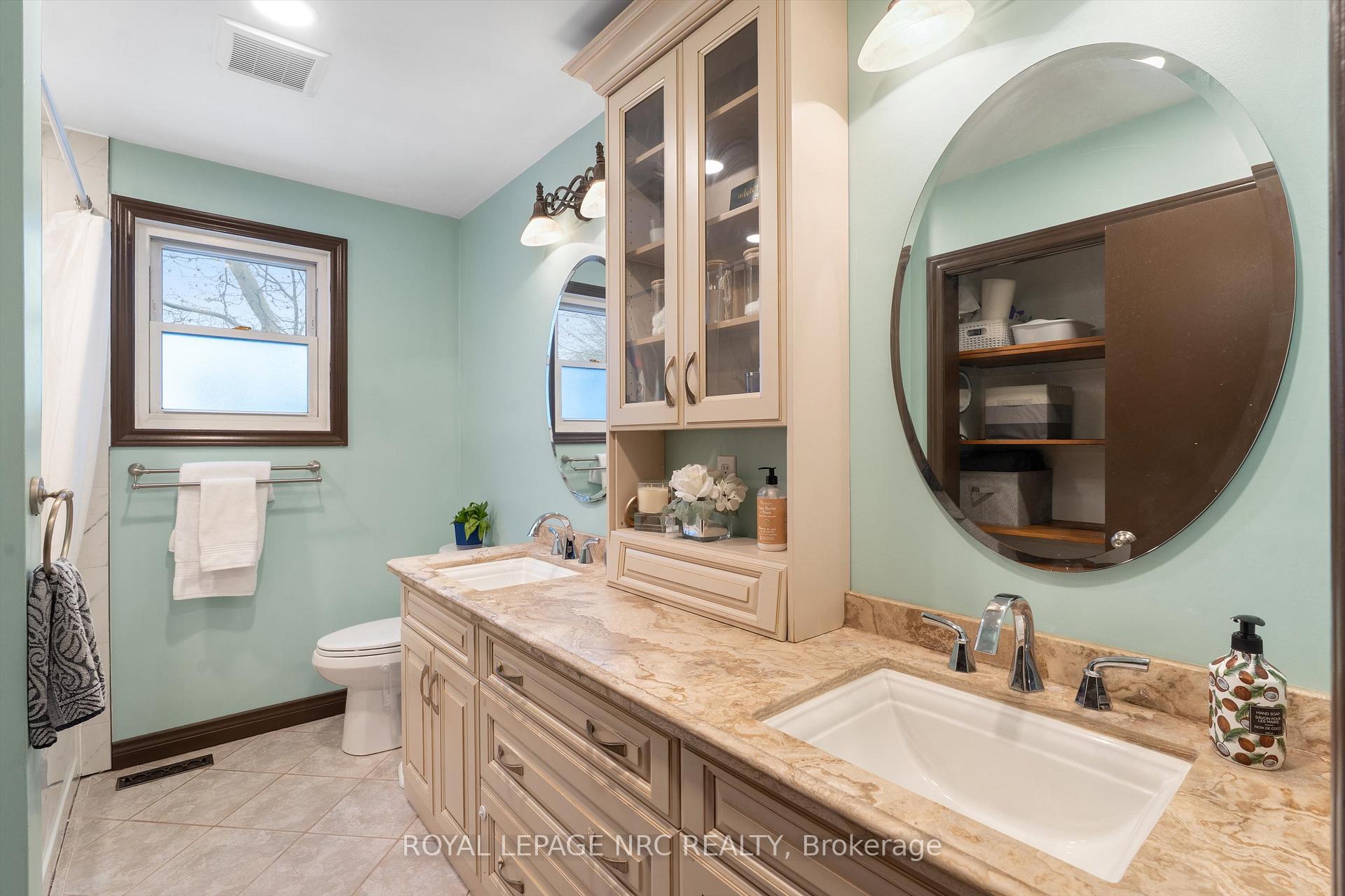 Photo 14 of 2821 Solar Crescent, Niagara Falls, Stamford — HOMEH