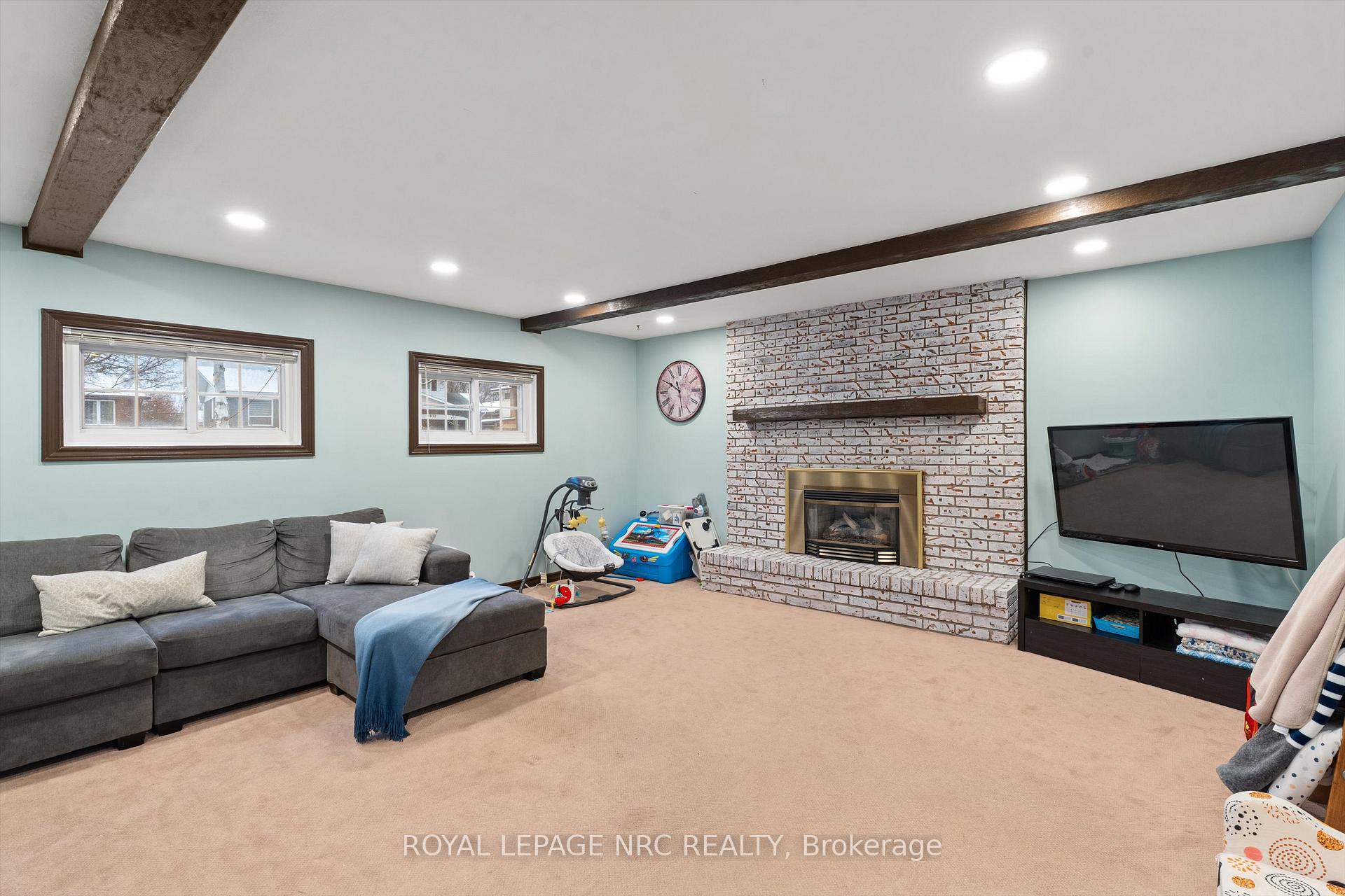 Photo 19 of 2821 Solar Crescent, Niagara Falls, Stamford — HOMEH