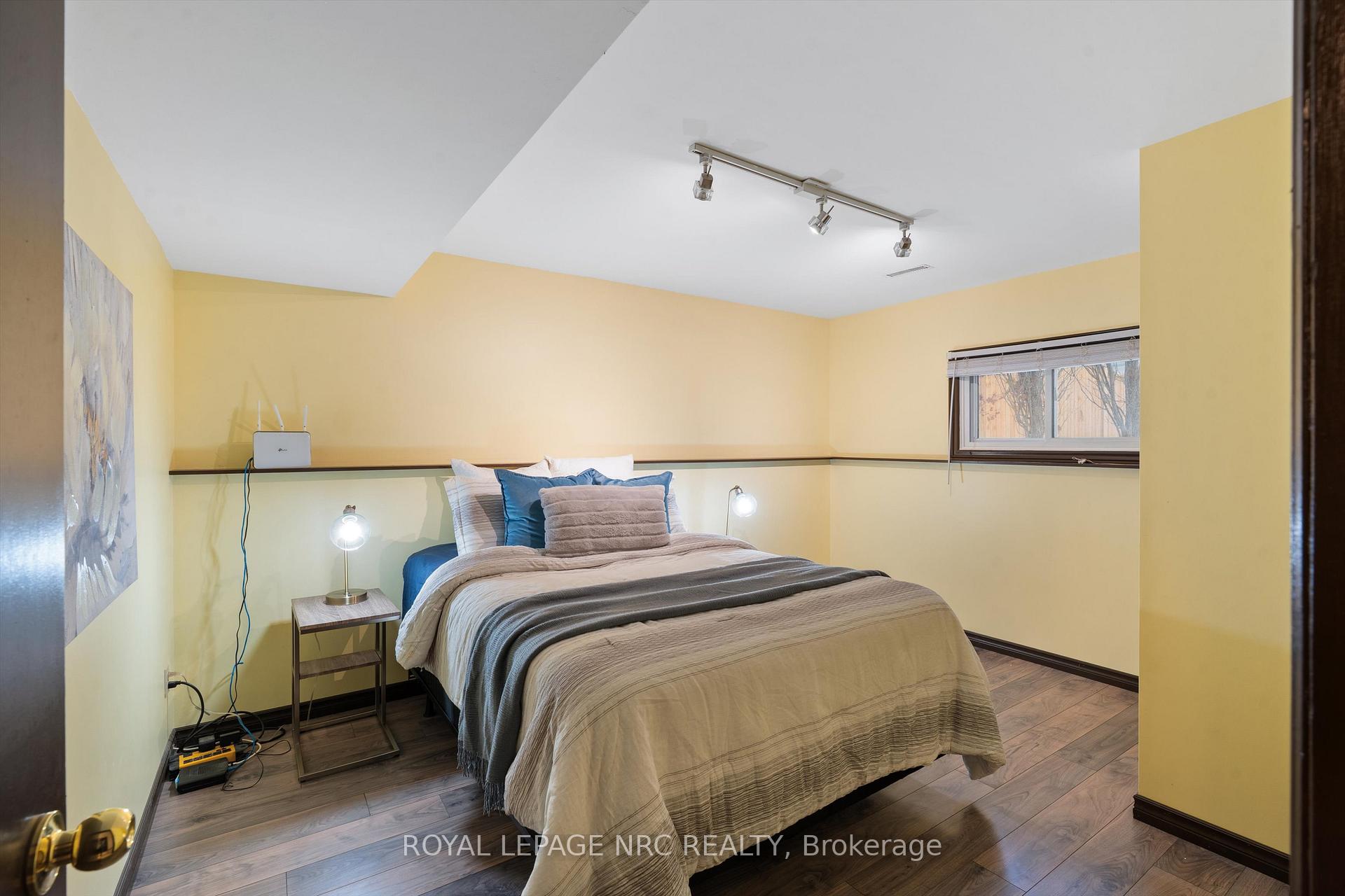 Photo 22 of 2821 Solar Crescent, Niagara Falls, Stamford — HOMEH