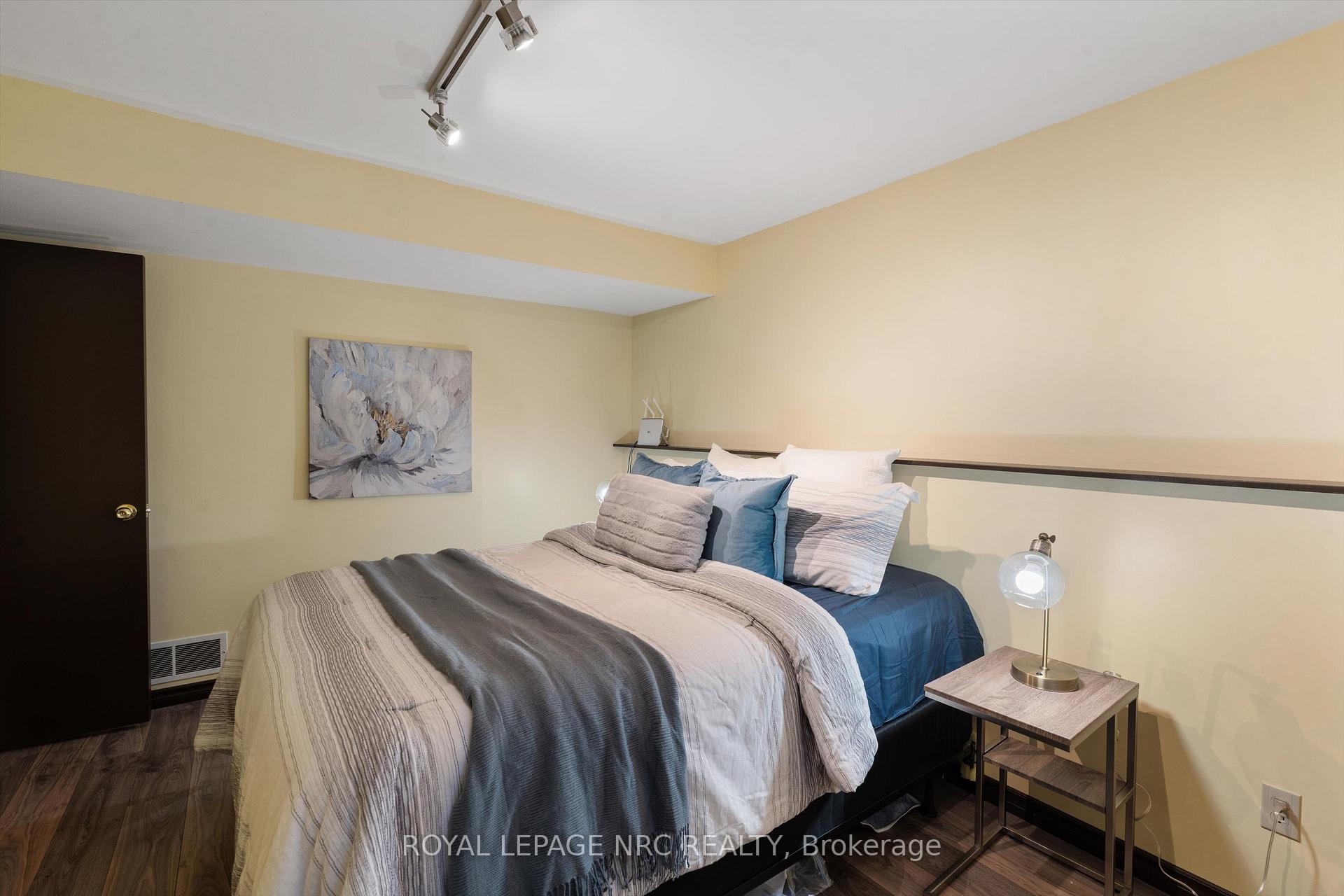 Photo 23 of 2821 Solar Crescent, Niagara Falls, Stamford — HOMEH