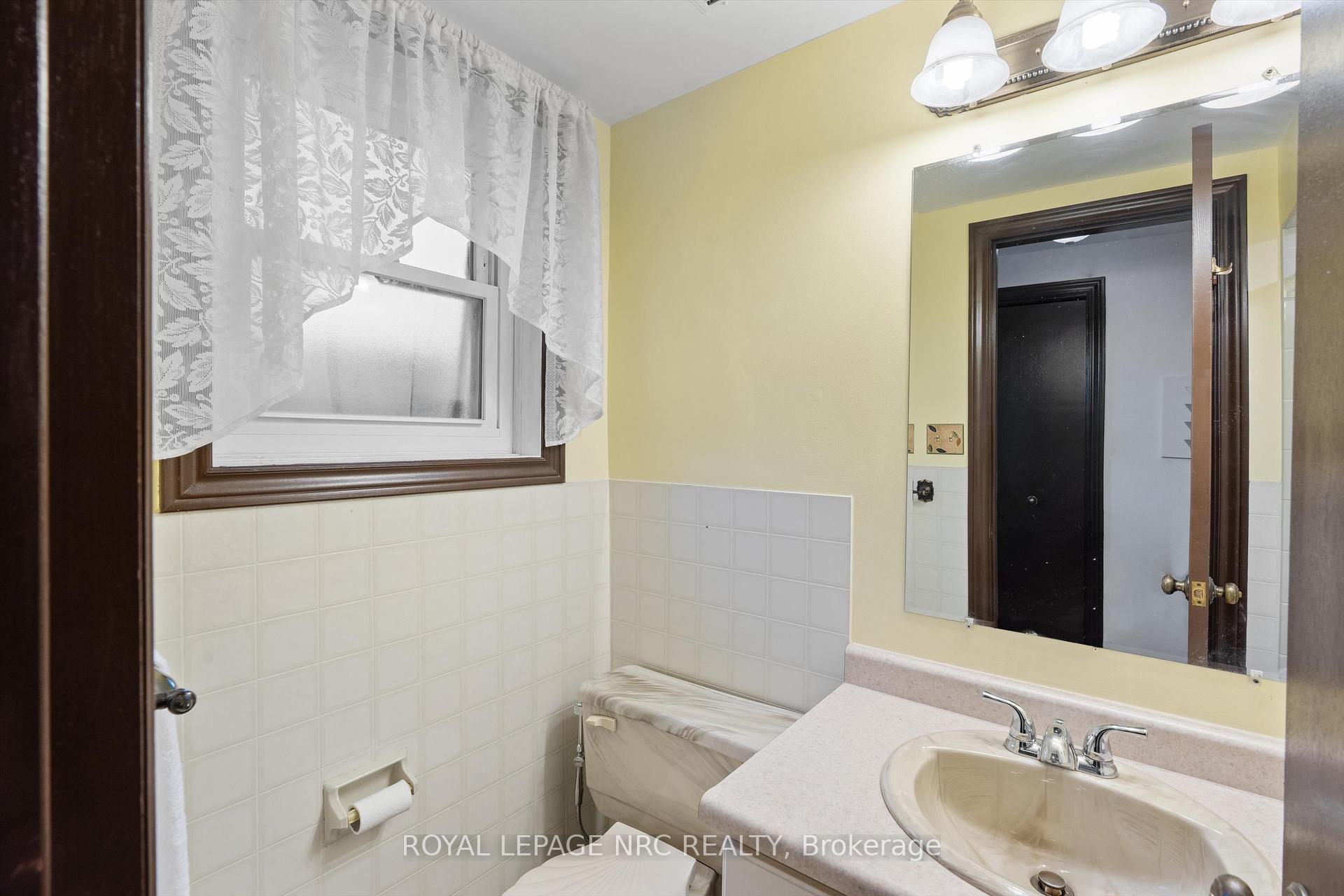 Photo 25 of 2821 Solar Crescent, Niagara Falls, Stamford — HOMEH