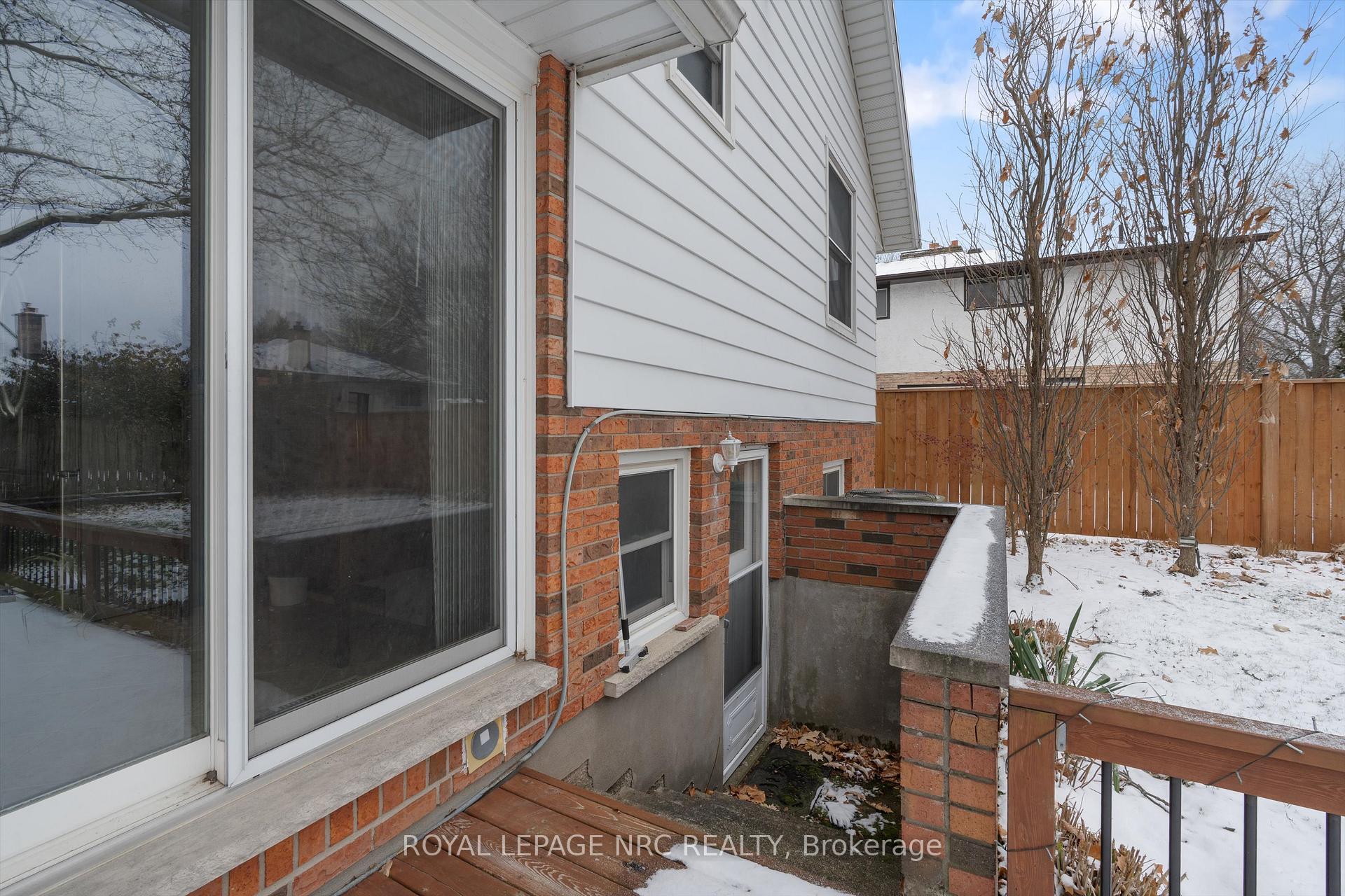 Photo 35 of 2821 Solar Crescent, Niagara Falls, Stamford — HOMEH
