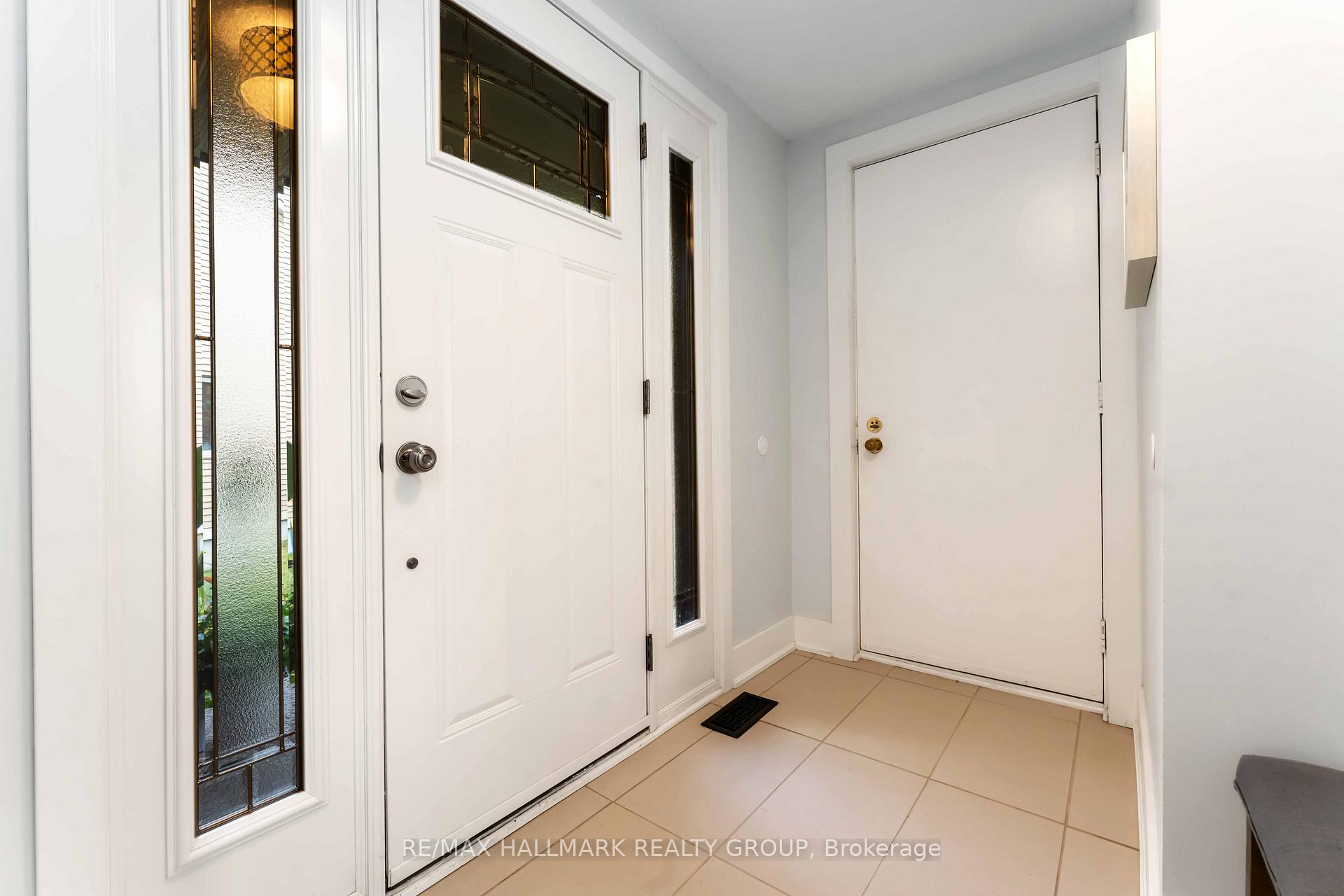 Photo 3 of 1655 Des Broussailles Terrace, Ottawa, Chapel Hill — HOMEH