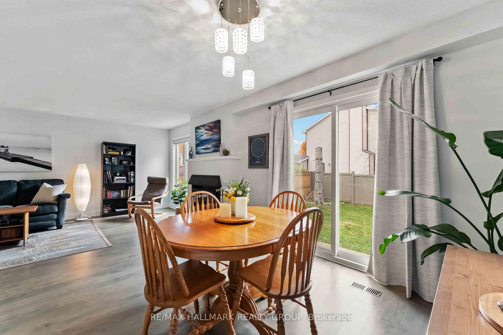 Photo 9 of 1655 Des Broussailles Terrace, Ottawa, Chapel Hill — HOMEH