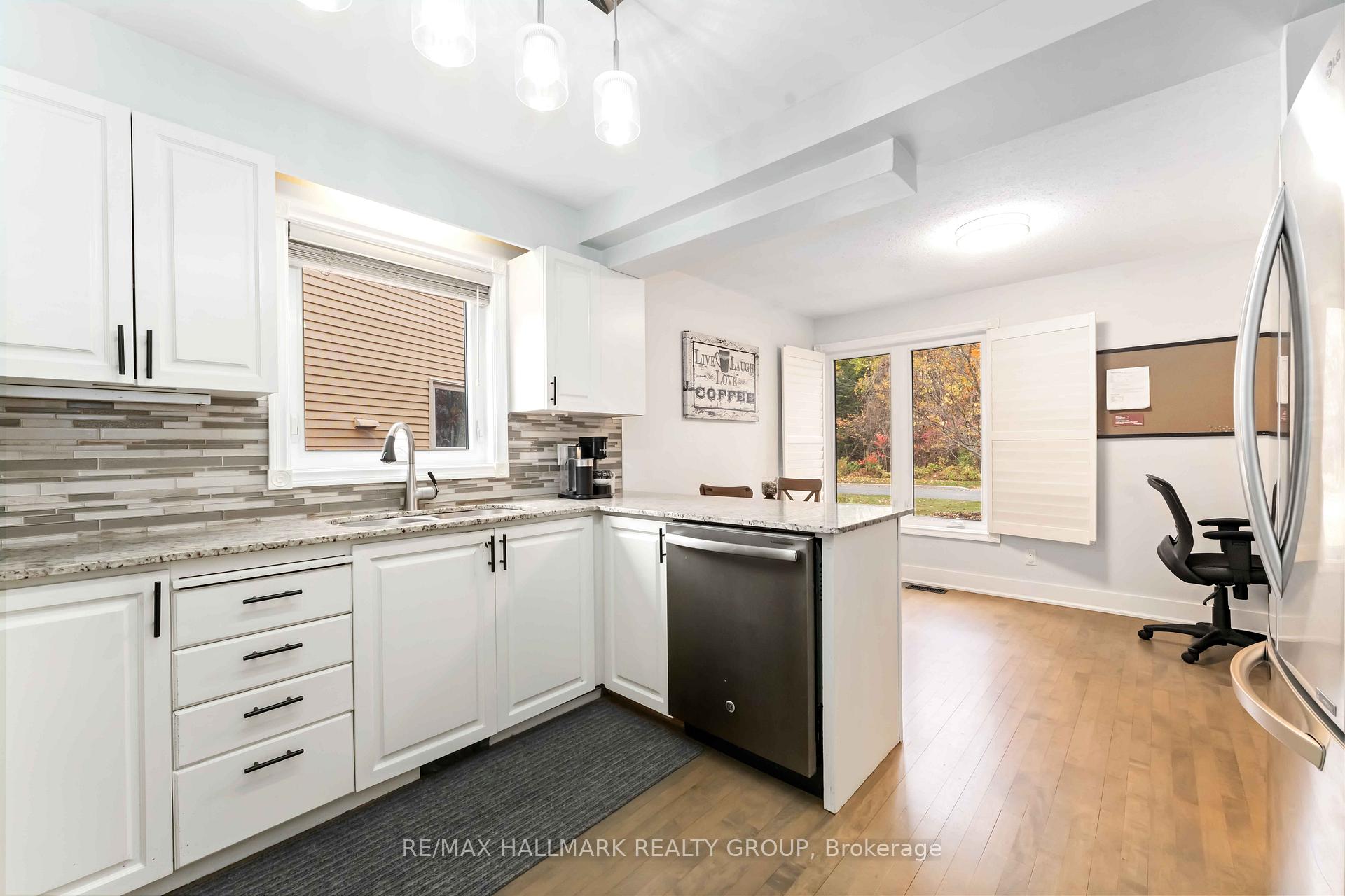 Photo 10 of 1655 Des Broussailles Terrace, Ottawa, Chapel Hill — HOMEH