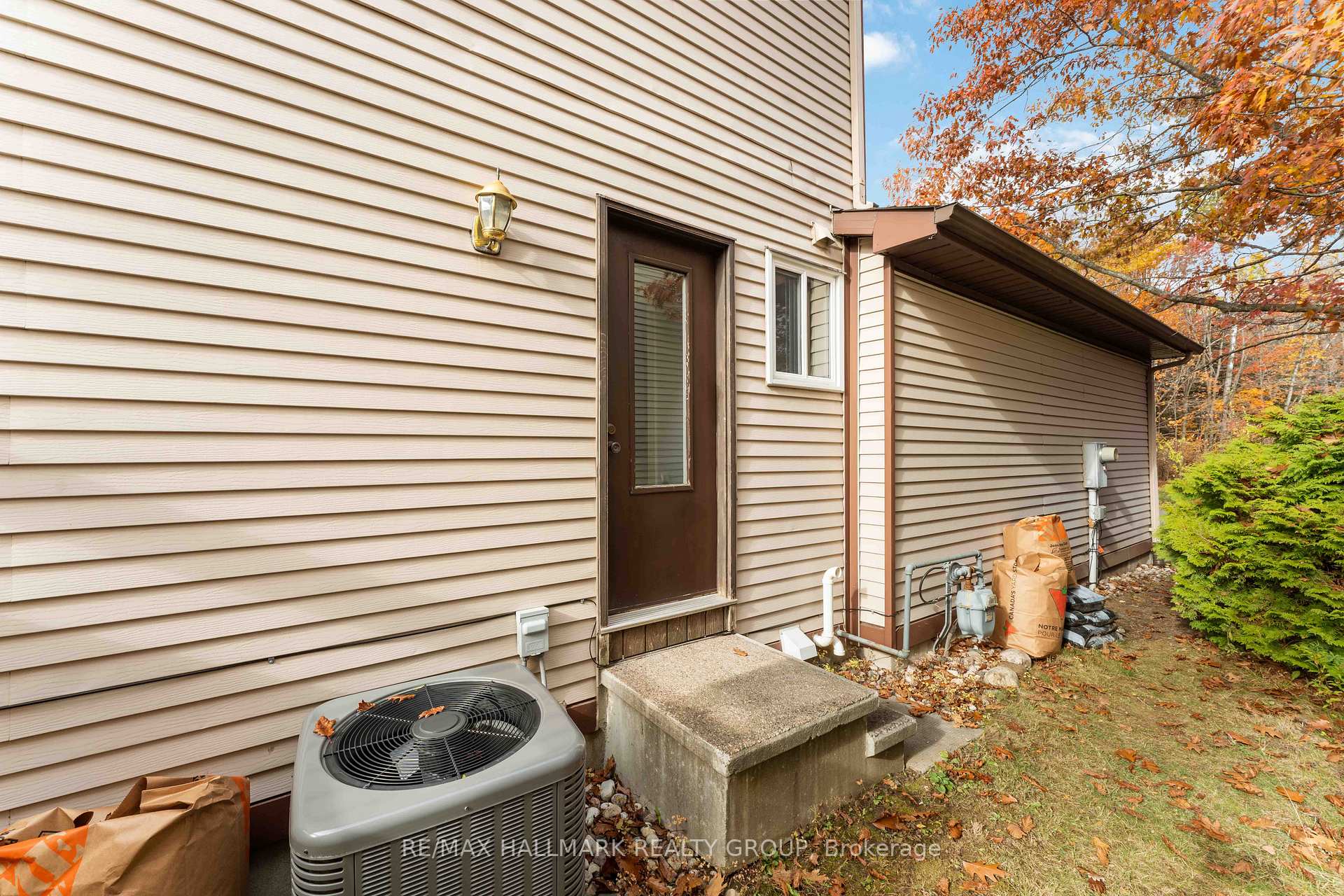 Photo 27 of 1655 Des Broussailles Terrace, Ottawa, Chapel Hill — HOMEH